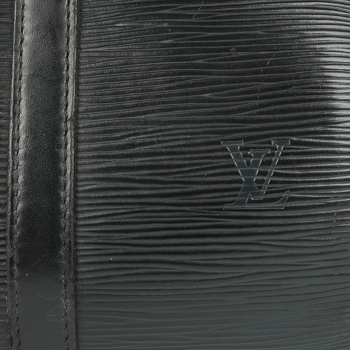 Louis Vuitton Soufflot Handtasche aus schwarzem Epi-Leder