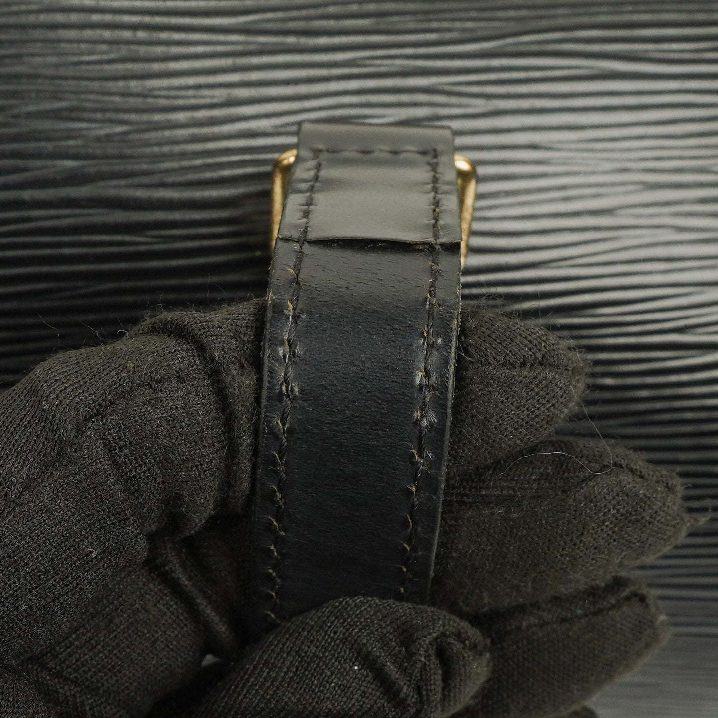 Louis Vuitton Soufflot Handtasche aus schwarzem Epi-Leder