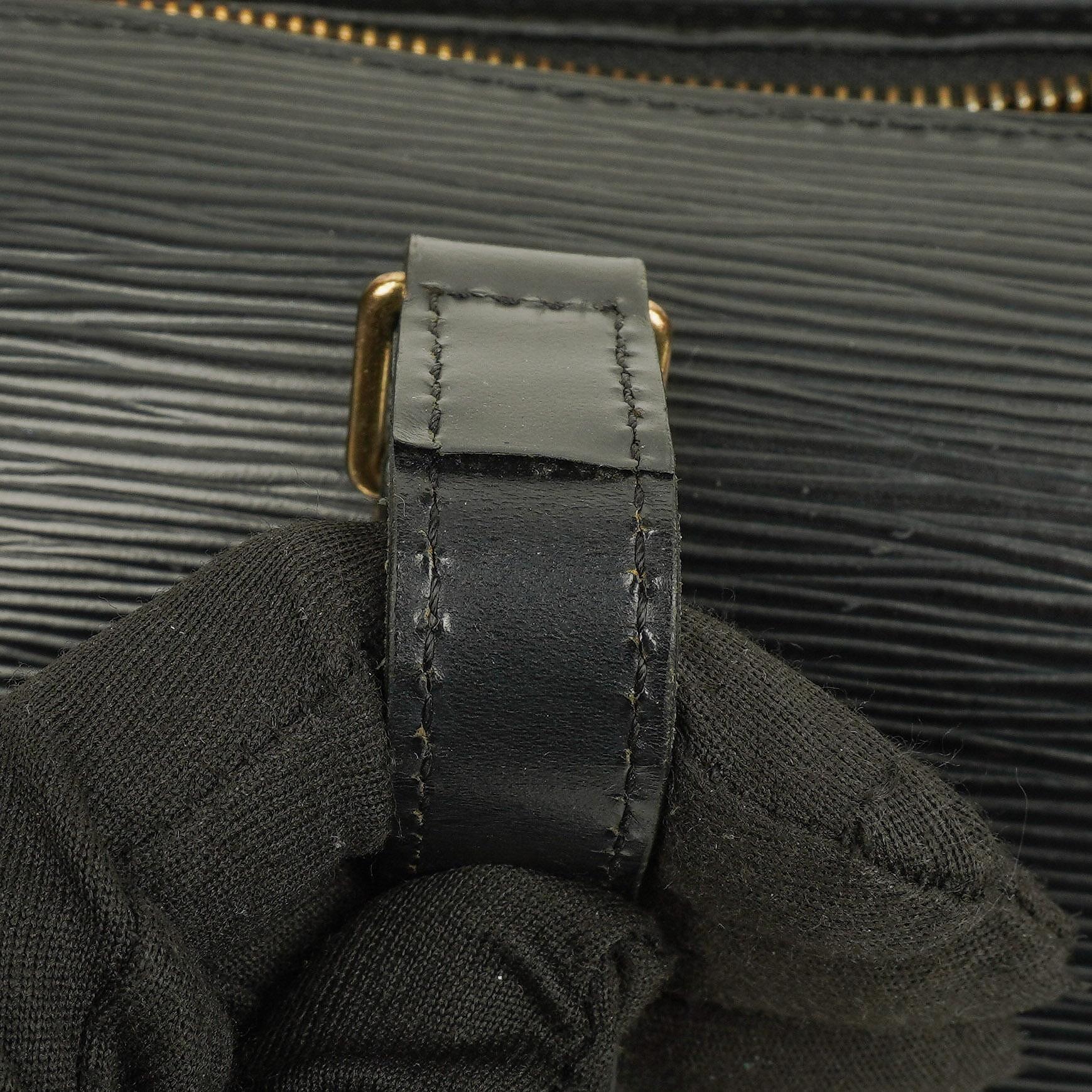 Louis Vuitton Soufflot Handtasche aus schwarzem Epi-Leder