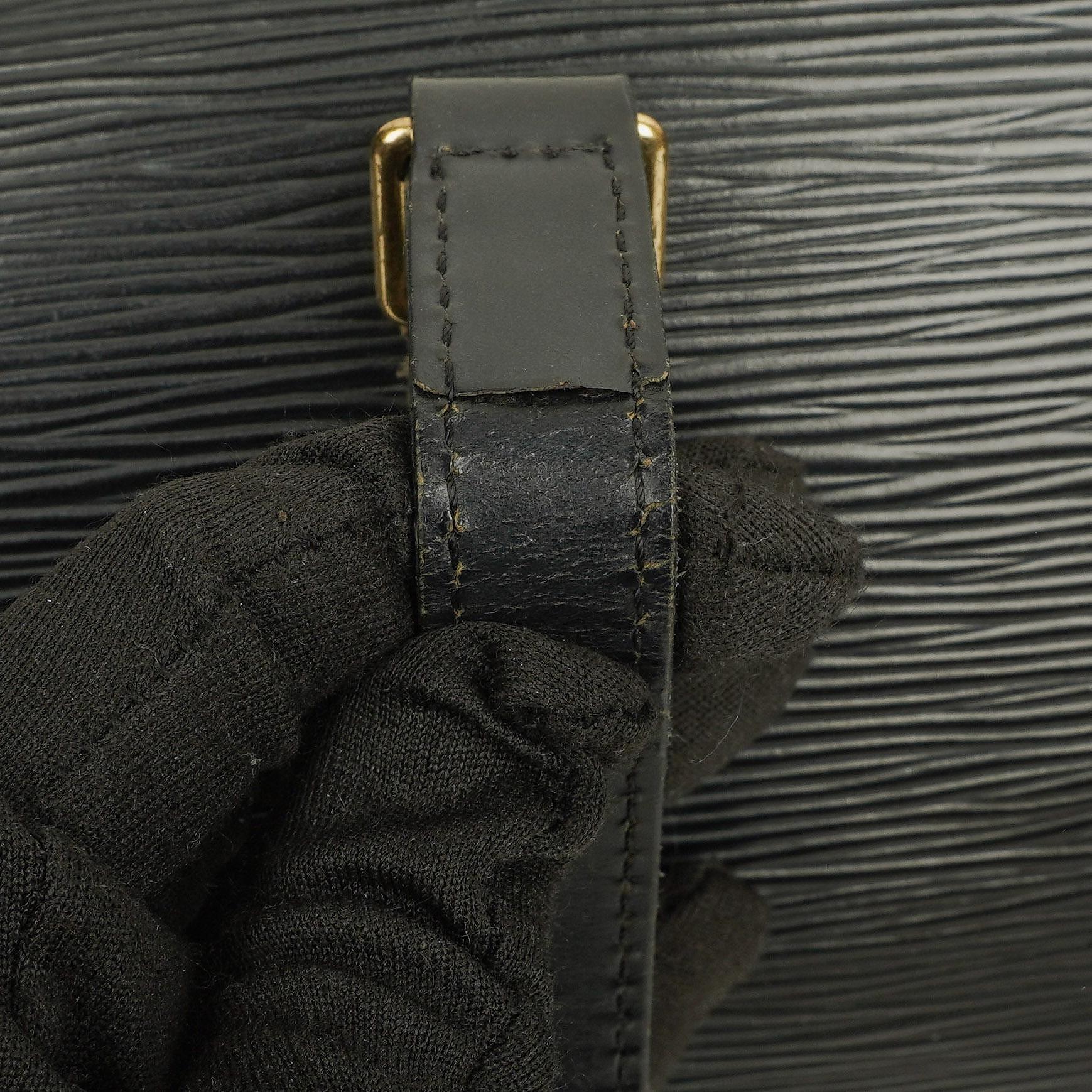 Louis Vuitton Soufflot Handtasche aus schwarzem Epi-Leder