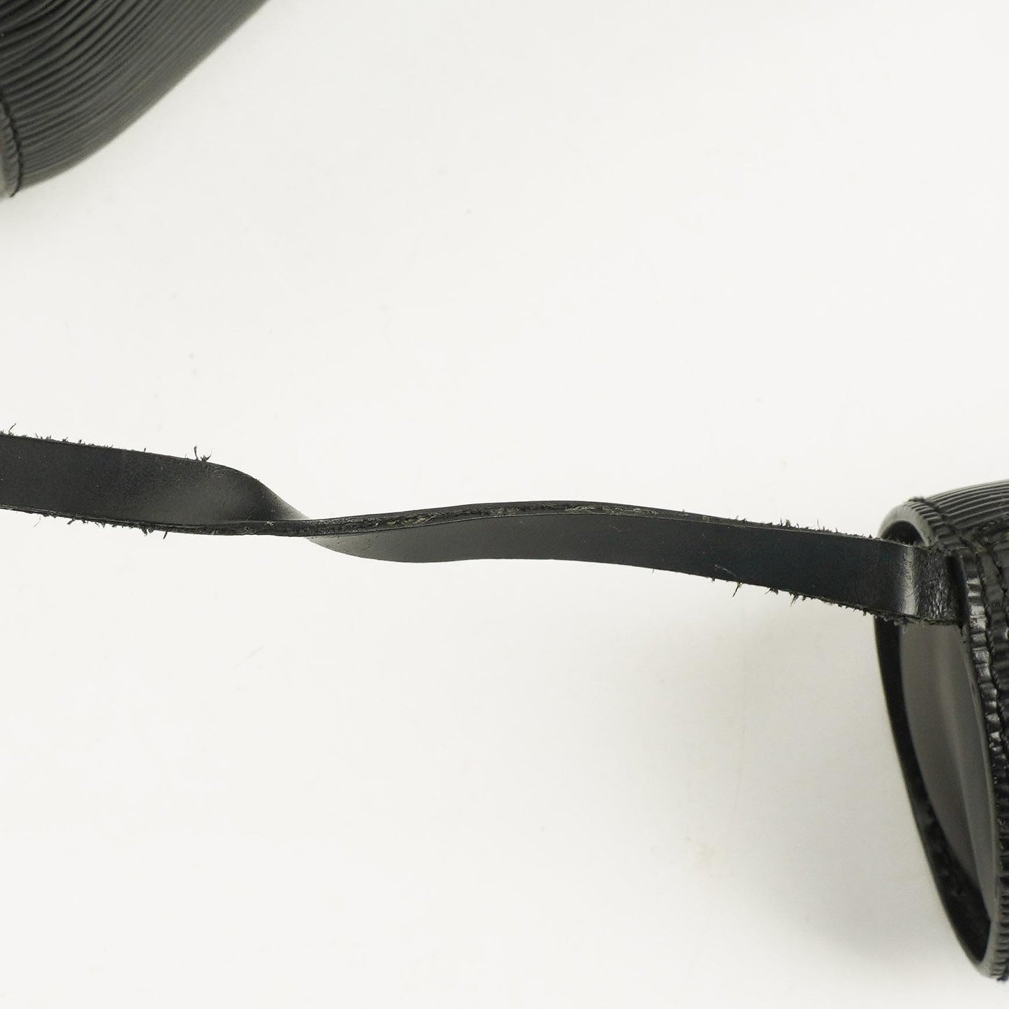 Louis Vuitton Soufflot Handtasche aus schwarzem Epi-Leder