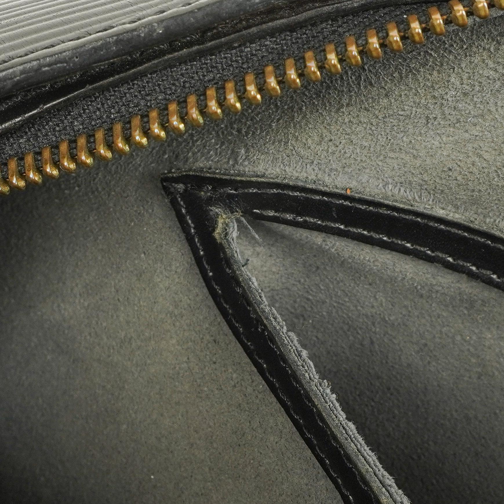 Louis Vuitton Soufflot Handtasche aus schwarzem Epi-Leder