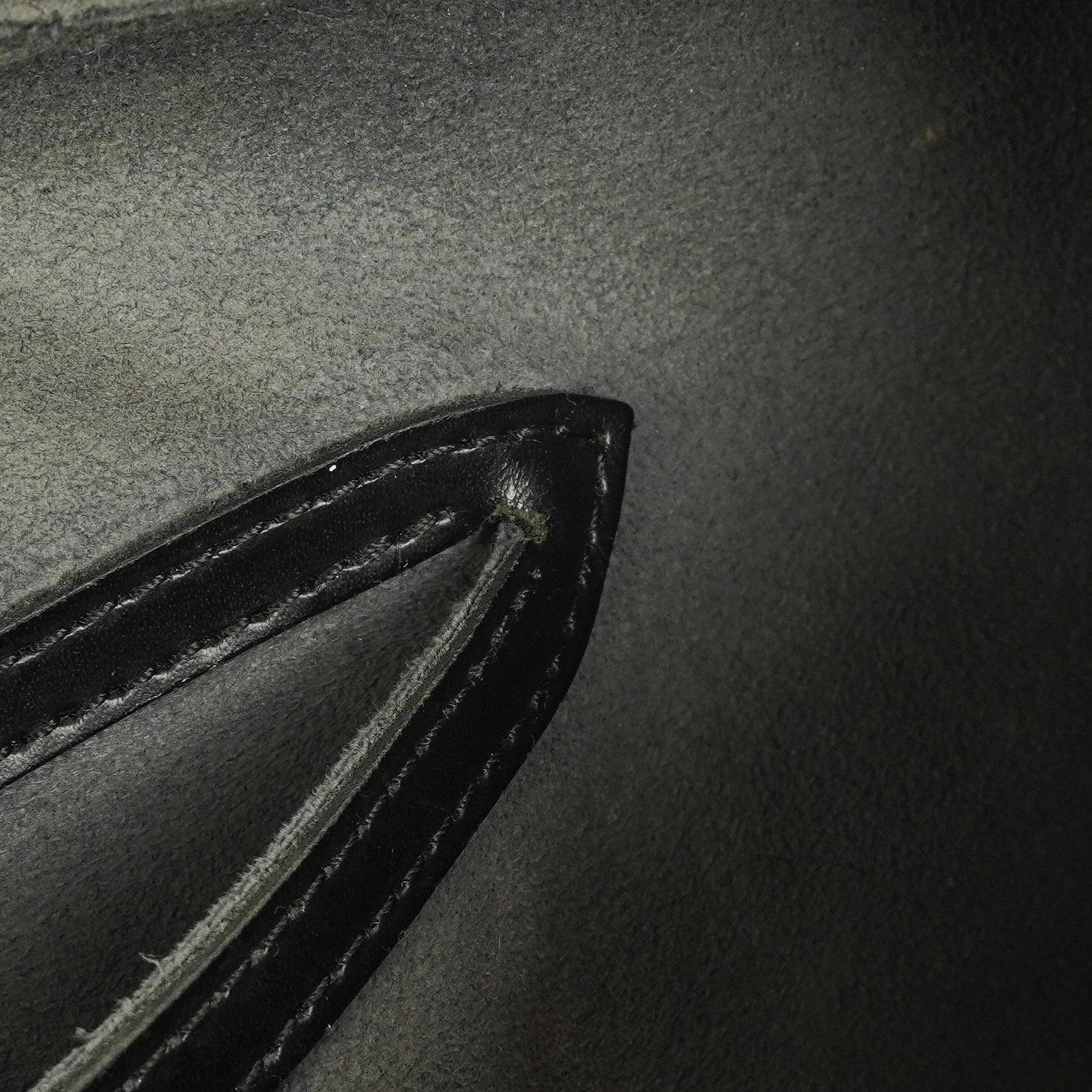Louis Vuitton Soufflot Handtasche aus schwarzem Epi-Leder