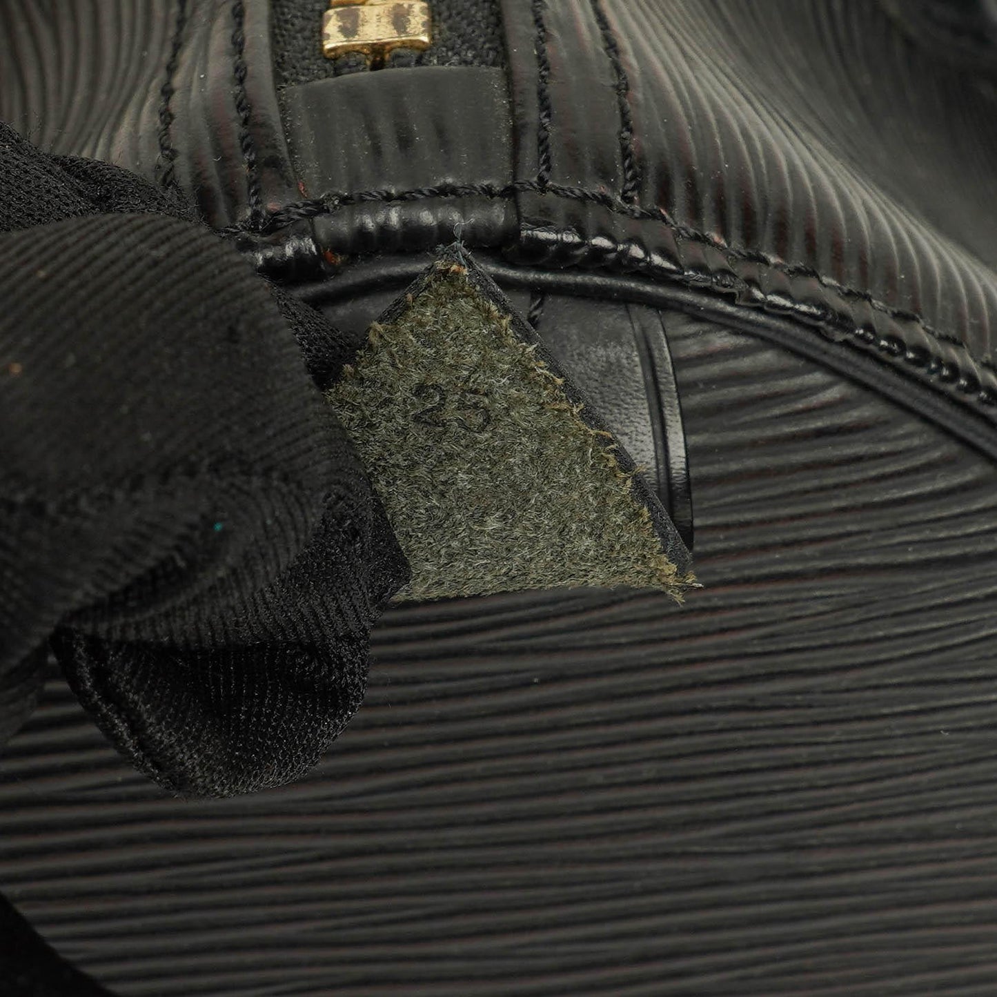 Louis Vuitton Speedy 25 Handtasche aus schwarzem Epi Leder