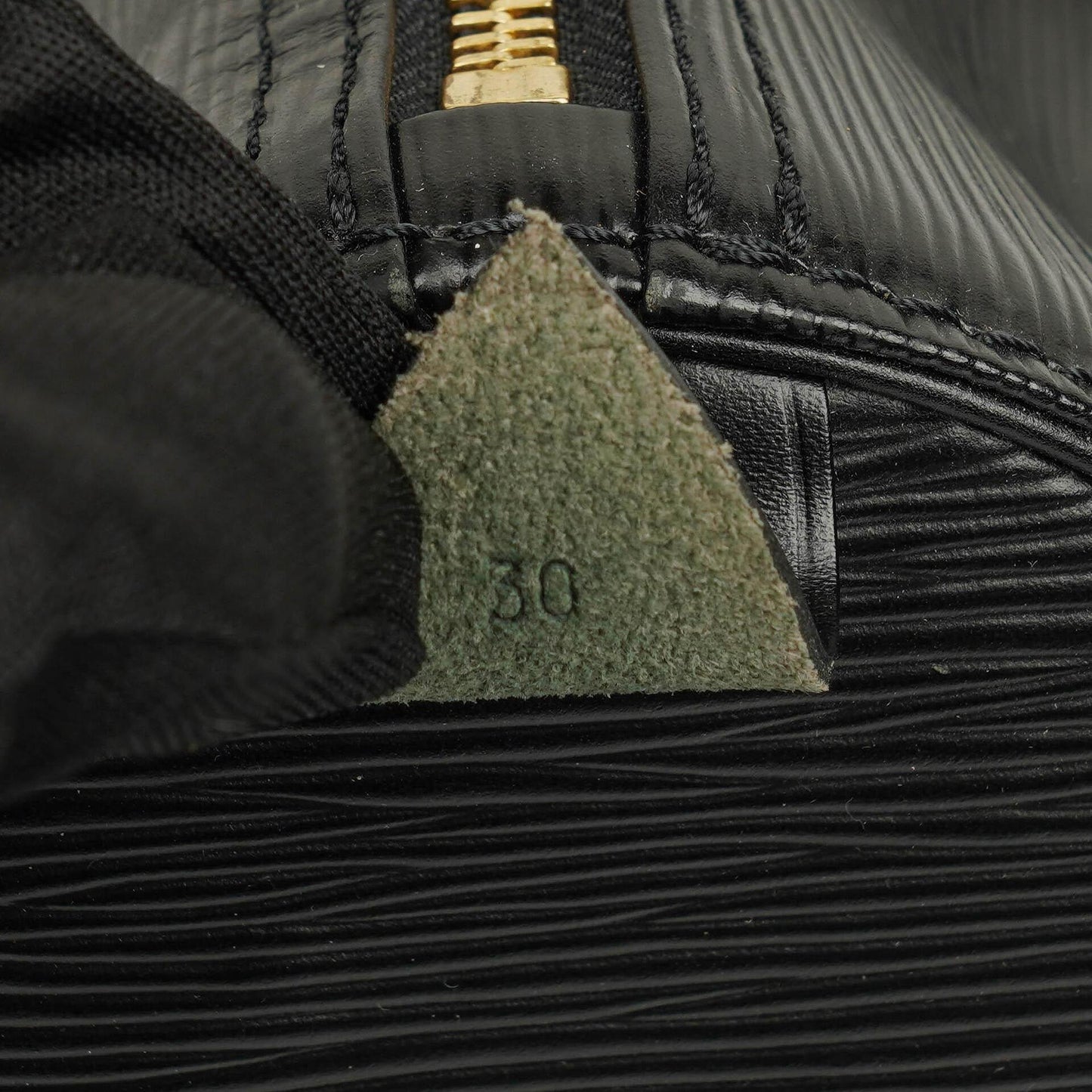 Louis Vuitton Speedy 30 Tasche aus schwarzem Epi-Leder