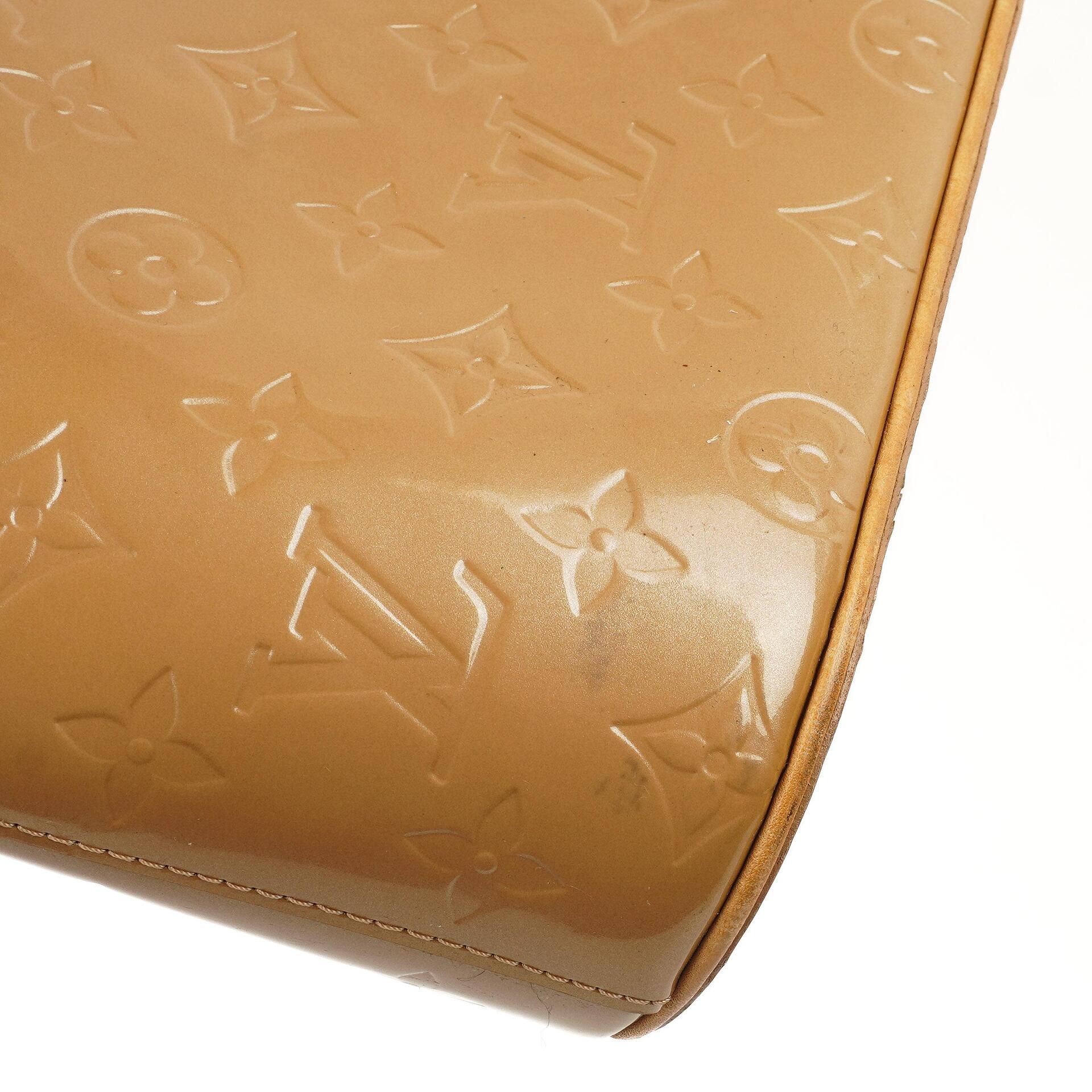 Louis Vuitton Stillwood Vertikale Beigefarbene Monogram Vernis Handtasche