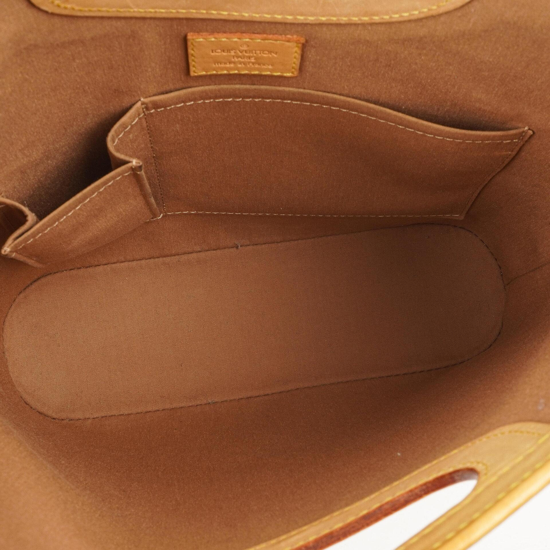 Louis Vuitton Stillwood Vertikale Beigefarbene Monogram Vernis Handtasche