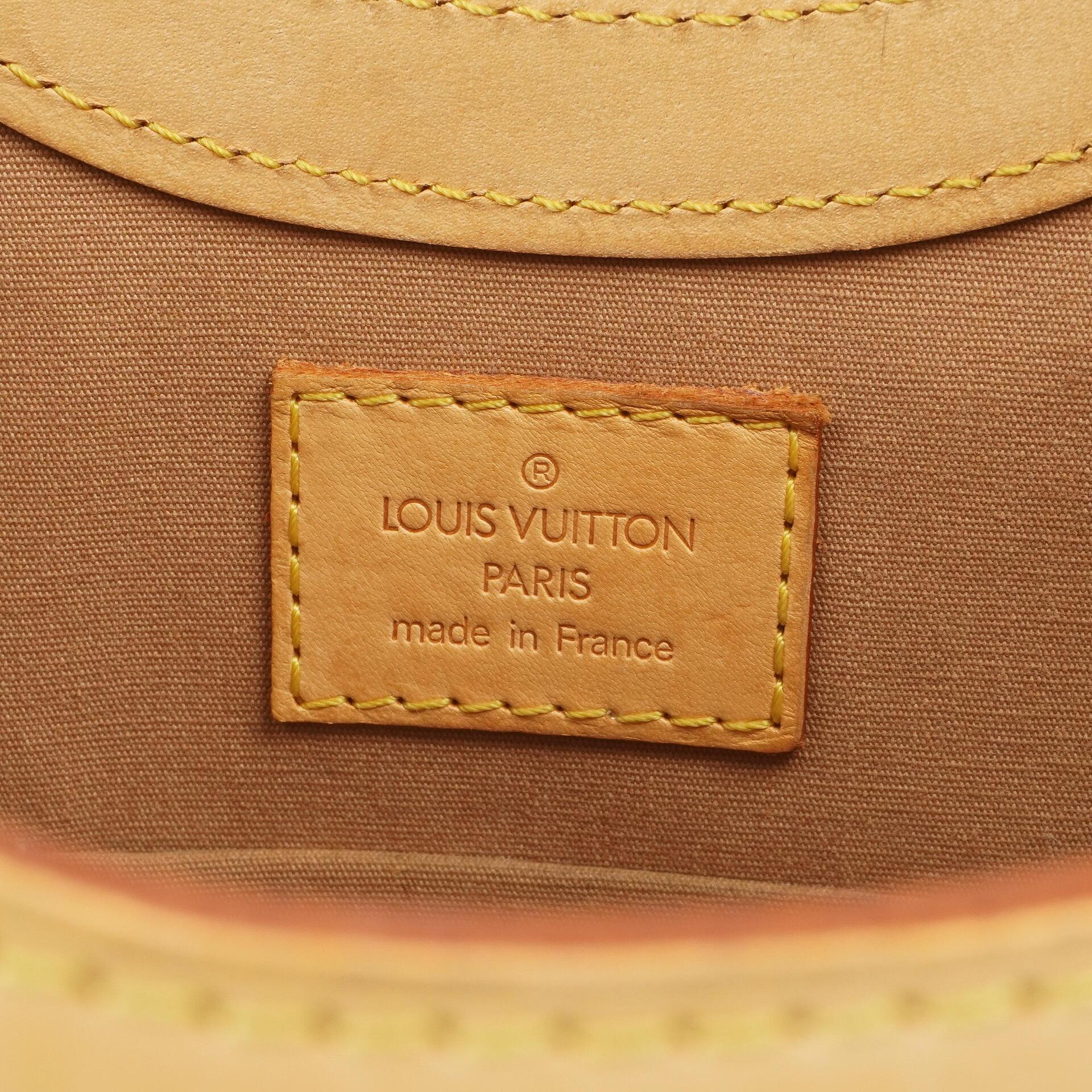 Louis Vuitton Stillwood Vertikale Beigefarbene Monogram Vernis Handtasche