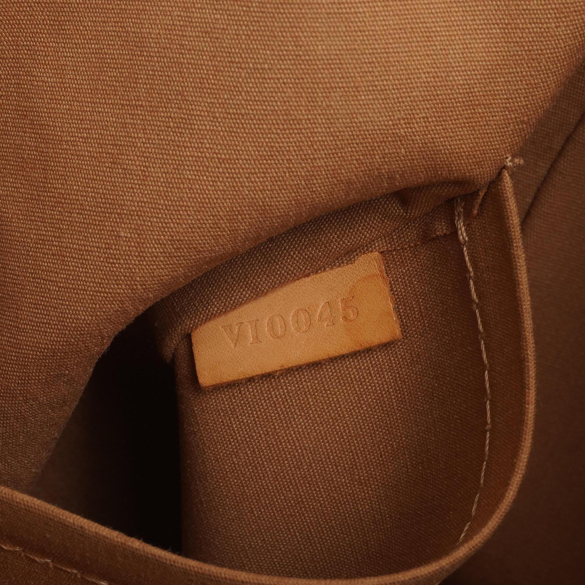 Louis Vuitton Stillwood Vertikale Beigefarbene Monogram Vernis Handtasche