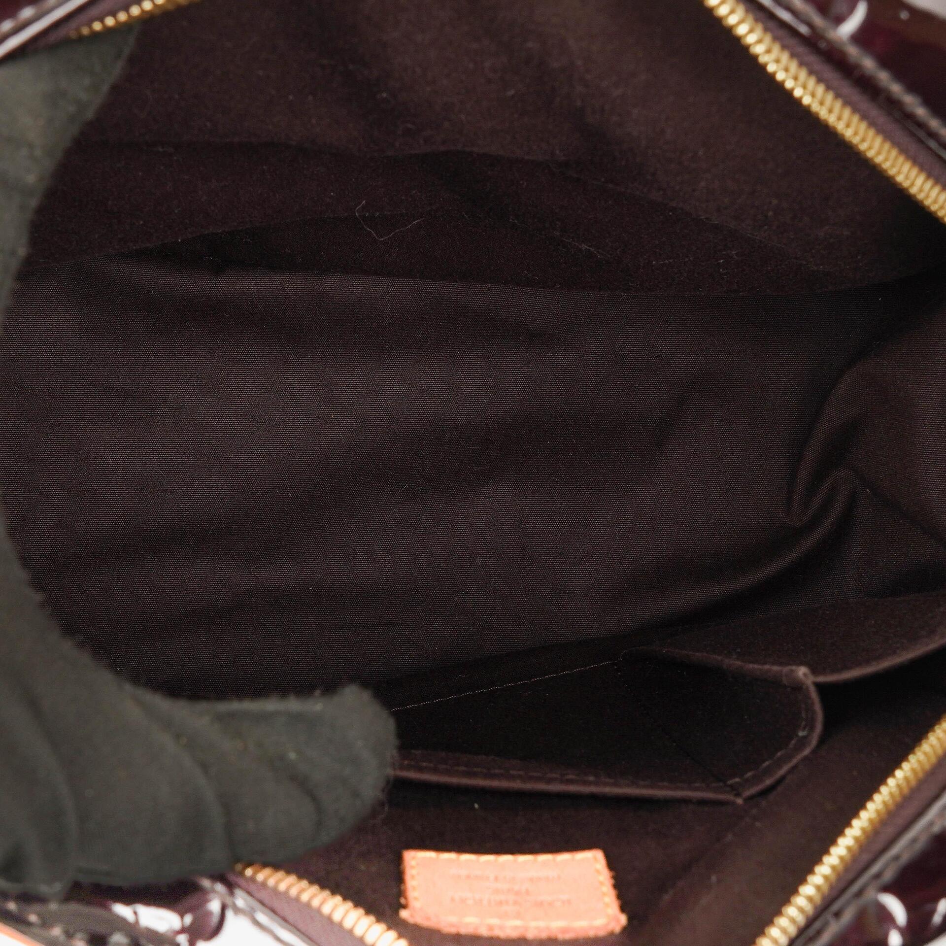 Louis Vuitton Summit Drive Tasche aus Monogram Vernis in Amarante