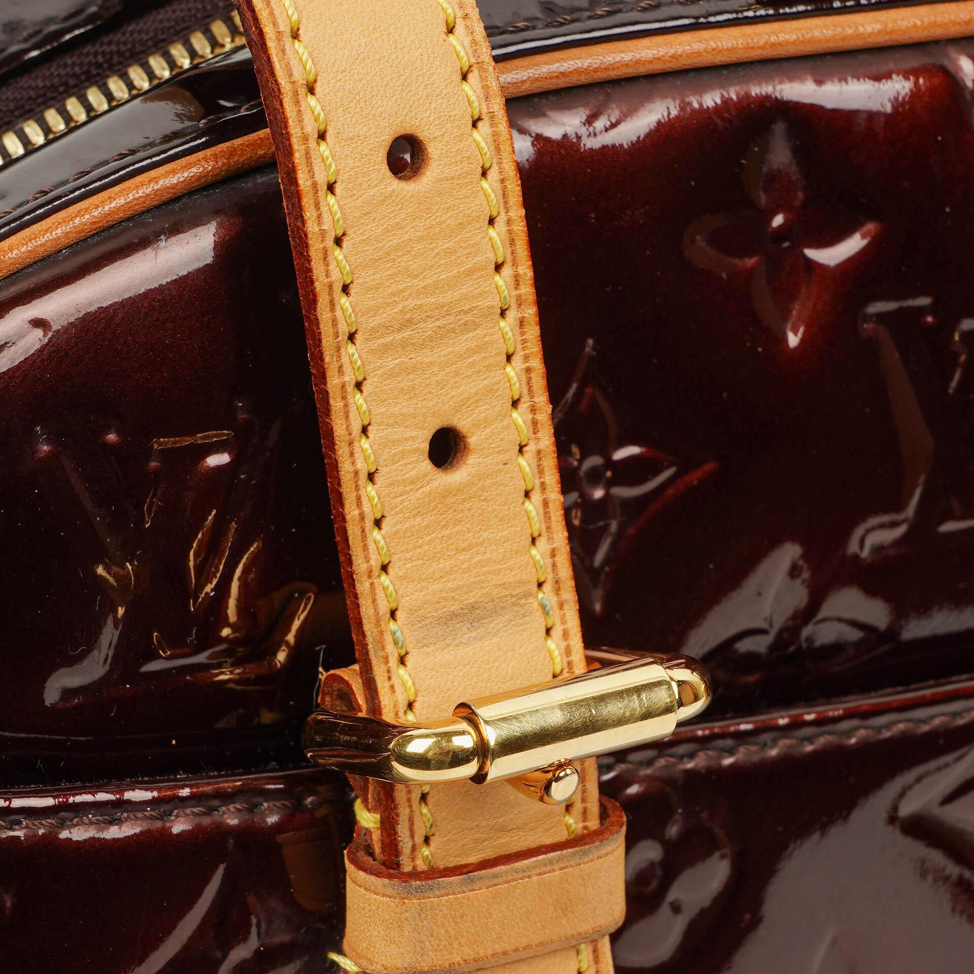 Louis Vuitton Summit Drive Tasche aus Monogram Vernis in Amarante