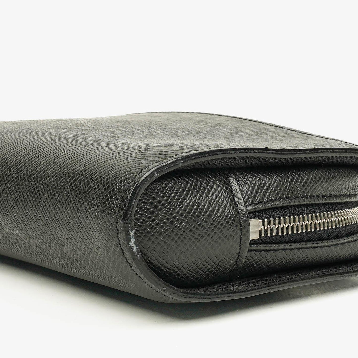 Louis Vuitton Orsay Clutch aus Taiga Leder