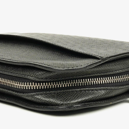 Louis Vuitton Orsay Clutch aus Taiga Leder