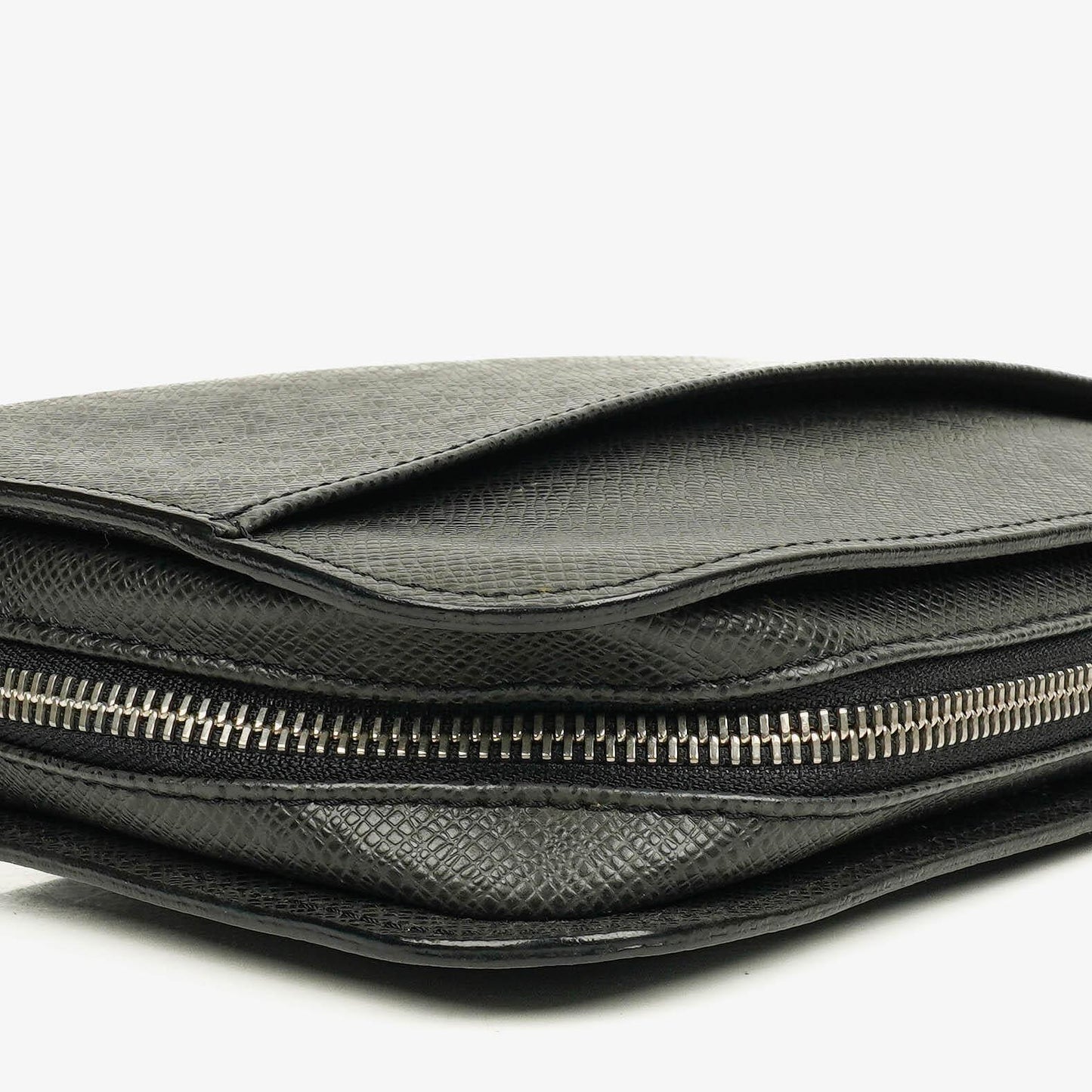 Louis Vuitton Orsay Clutch aus Taiga Leder