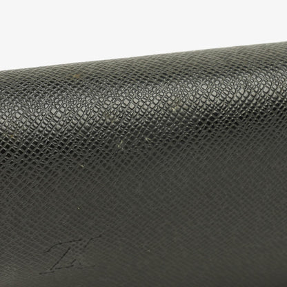 Louis Vuitton Orsay Clutch aus Taiga Leder