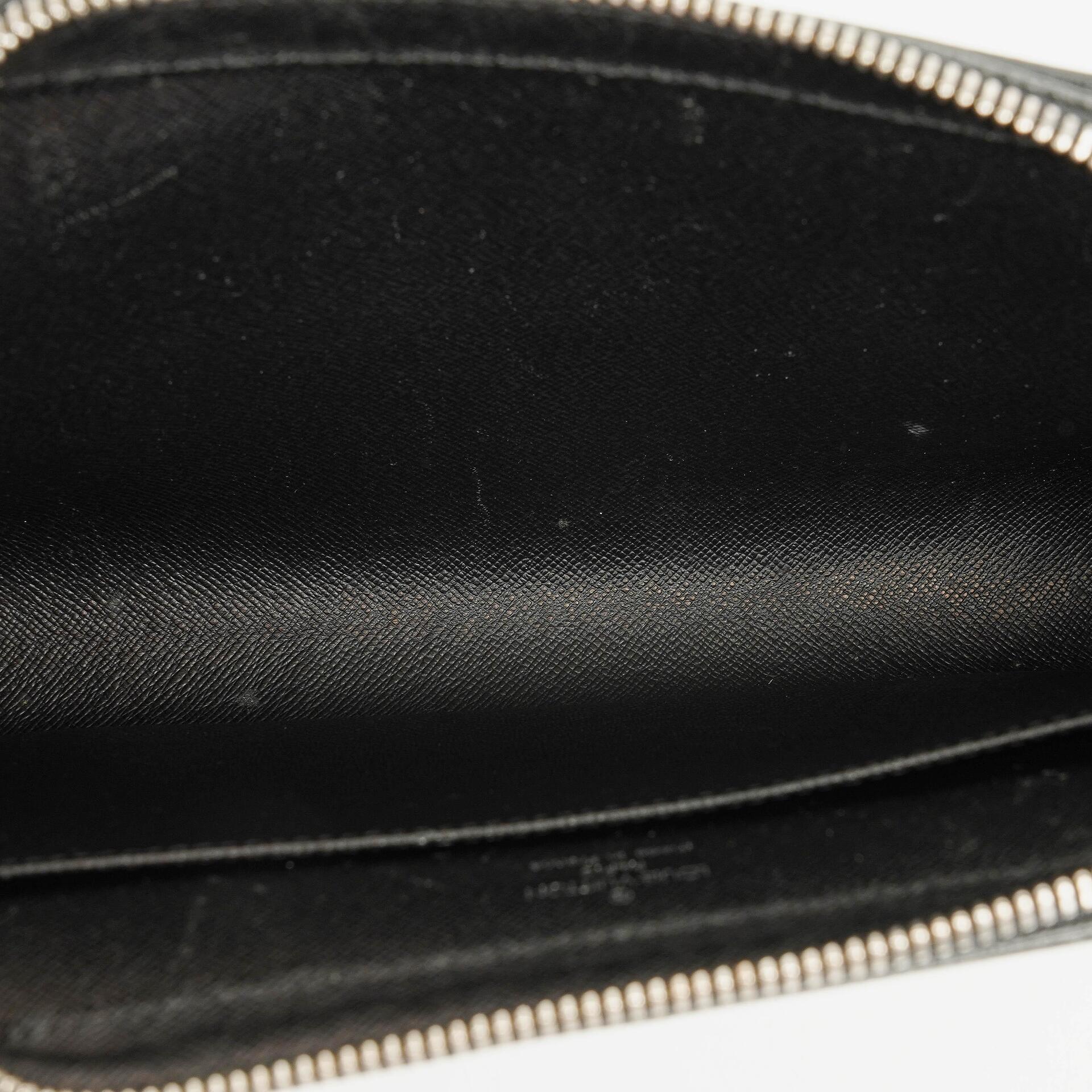 Louis Vuitton Orsay Clutch aus Taiga Leder