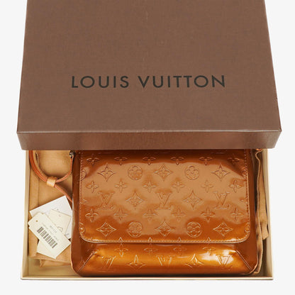 Louis Vuitton Thompson Schultertasche aus bronzefarbenem Monogram Vernis Leder