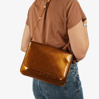 Louis Vuitton Thompson Street Schultertasche aus bronze Monogram Vernis Leder