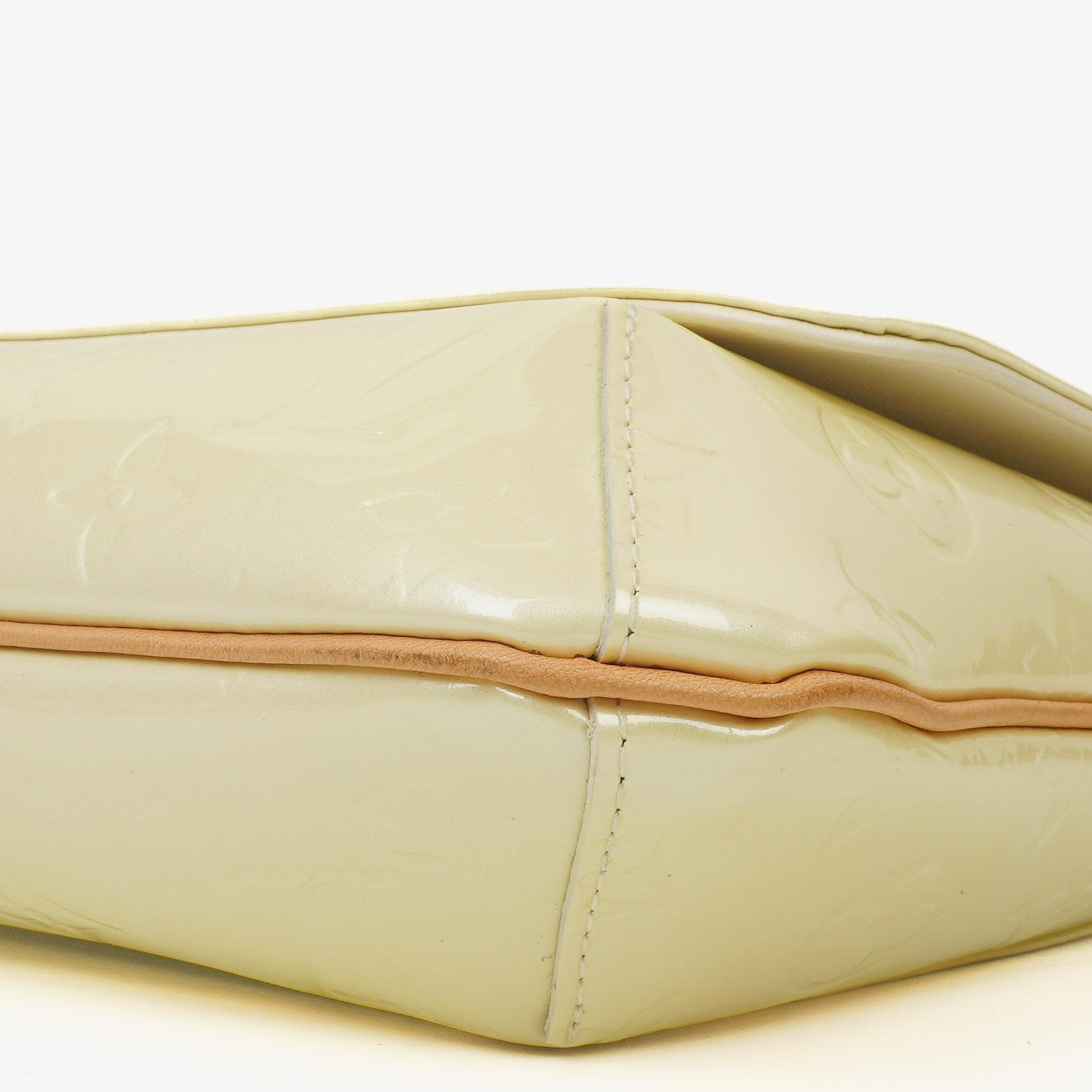 Louis Vuitton Thompson Street Schultertasche aus Perle Monogram Vernis Leder