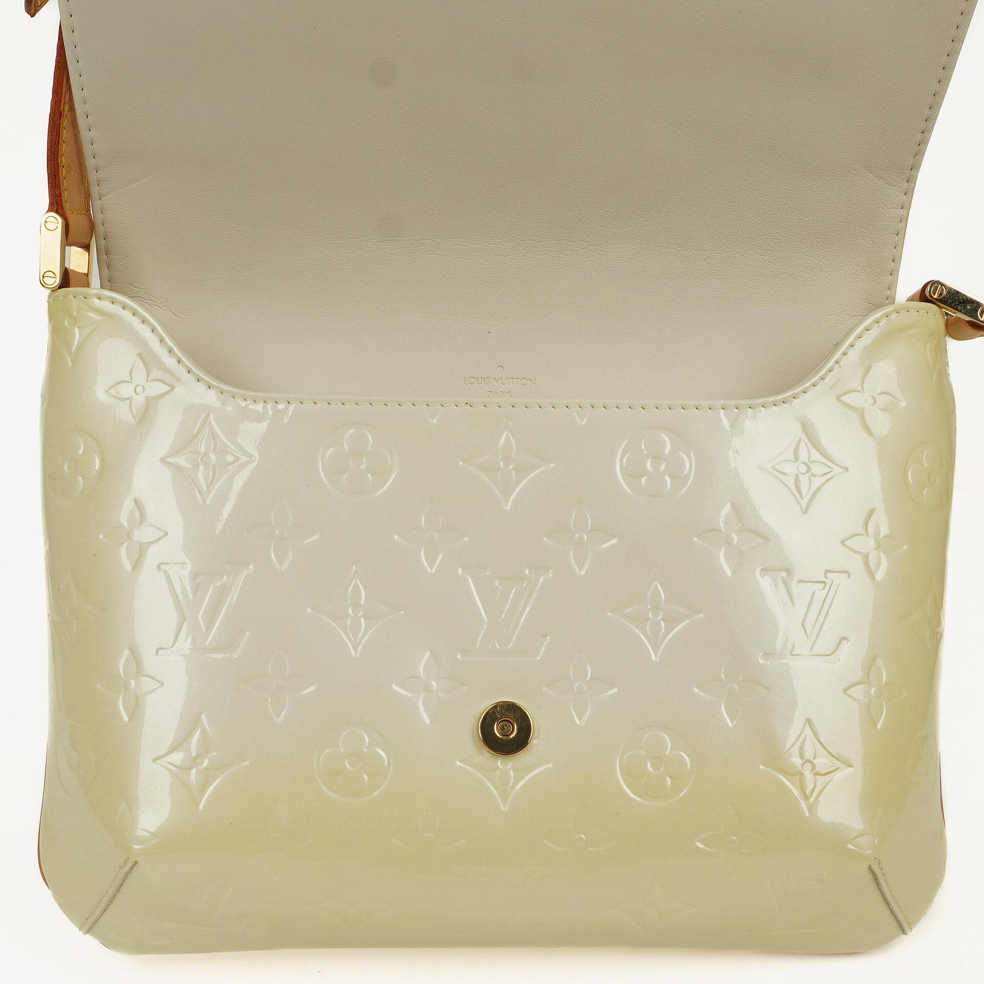 Louis Vuitton Thompson Street Schultertasche aus Perle Monogram Vernis Leder