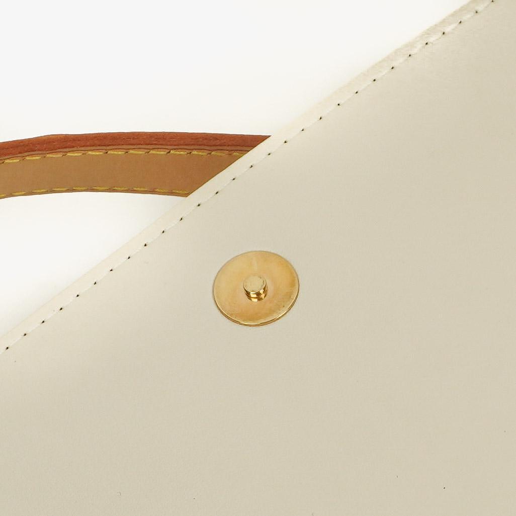 Louis Vuitton Thompson Street Schultertasche aus Perle Monogram Vernis Leder