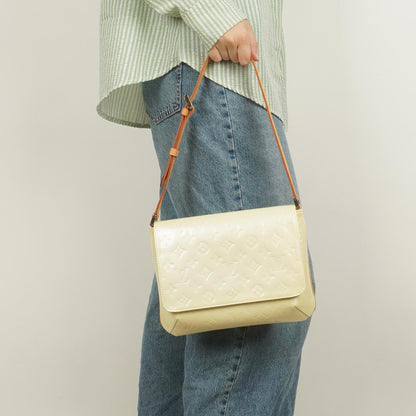 Louis Vuitton Thompson Street Schultertasche aus Perle Monogram Vernis Leder
