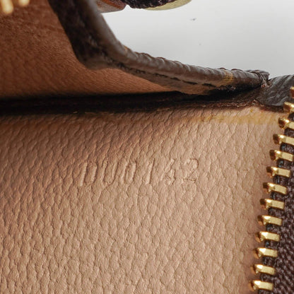 Louis Vuitton Toiletry Pouch 26 aus Monogram Canvas
