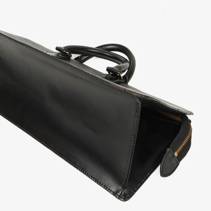 Louis Vuitton Triangle Handtasche aus schwarzem Epi-Leder
