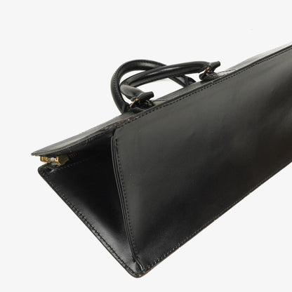 Louis Vuitton Triangle Handtasche aus schwarzem Epi-Leder