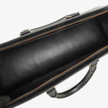 Louis Vuitton Triangle Handtasche aus schwarzem Epi-Leder