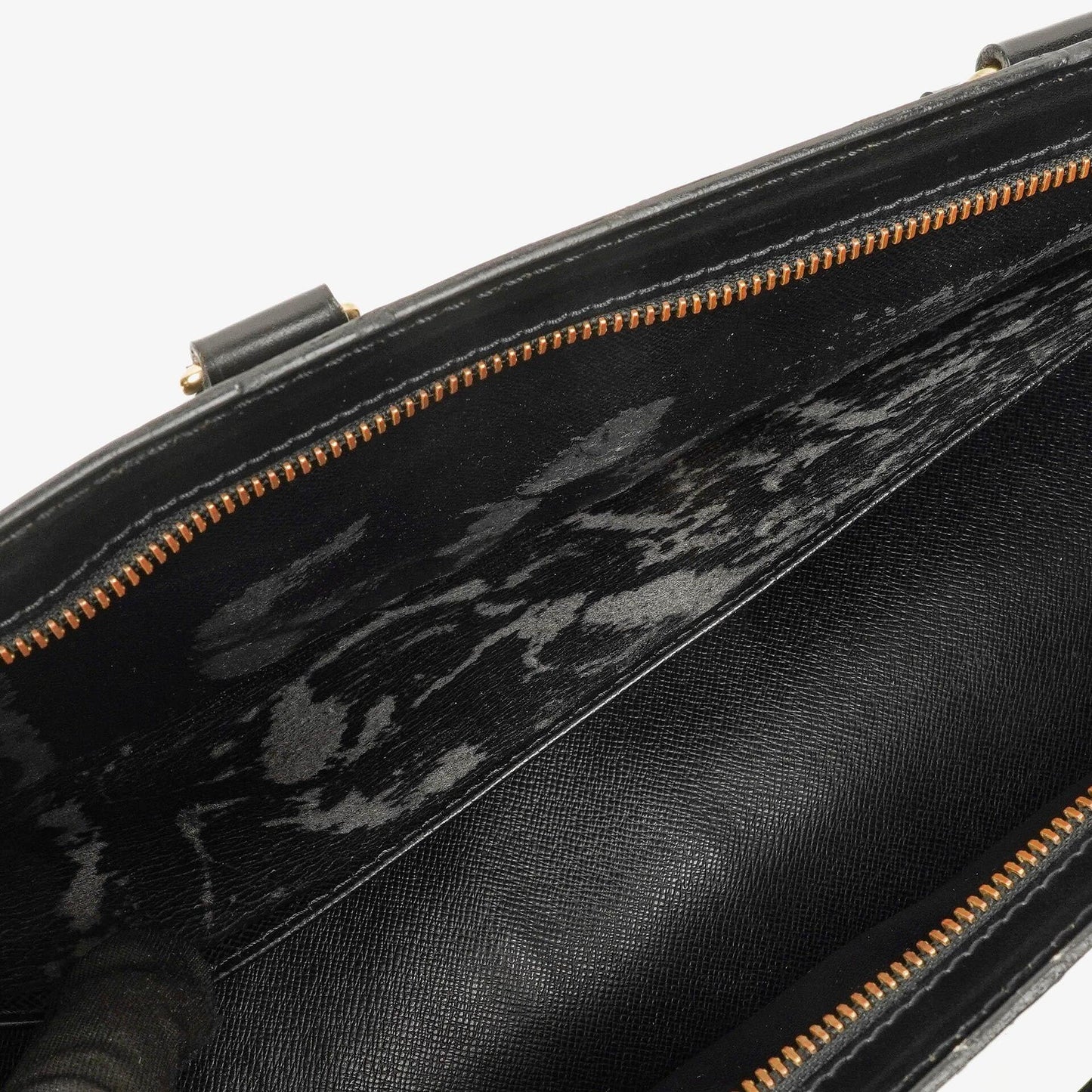 Louis Vuitton Triangle Handtasche aus schwarzem Epi-Leder