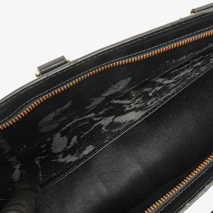 Louis Vuitton Triangle Handtasche aus schwarzem Epi-Leder