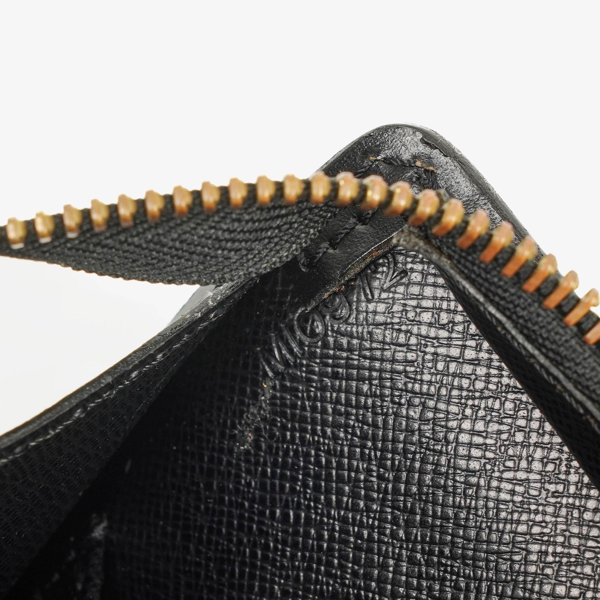 Louis Vuitton Triangle Handtasche aus schwarzem Epi-Leder