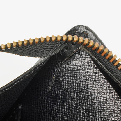 Louis Vuitton Triangle Handtasche aus schwarzem Epi-Leder