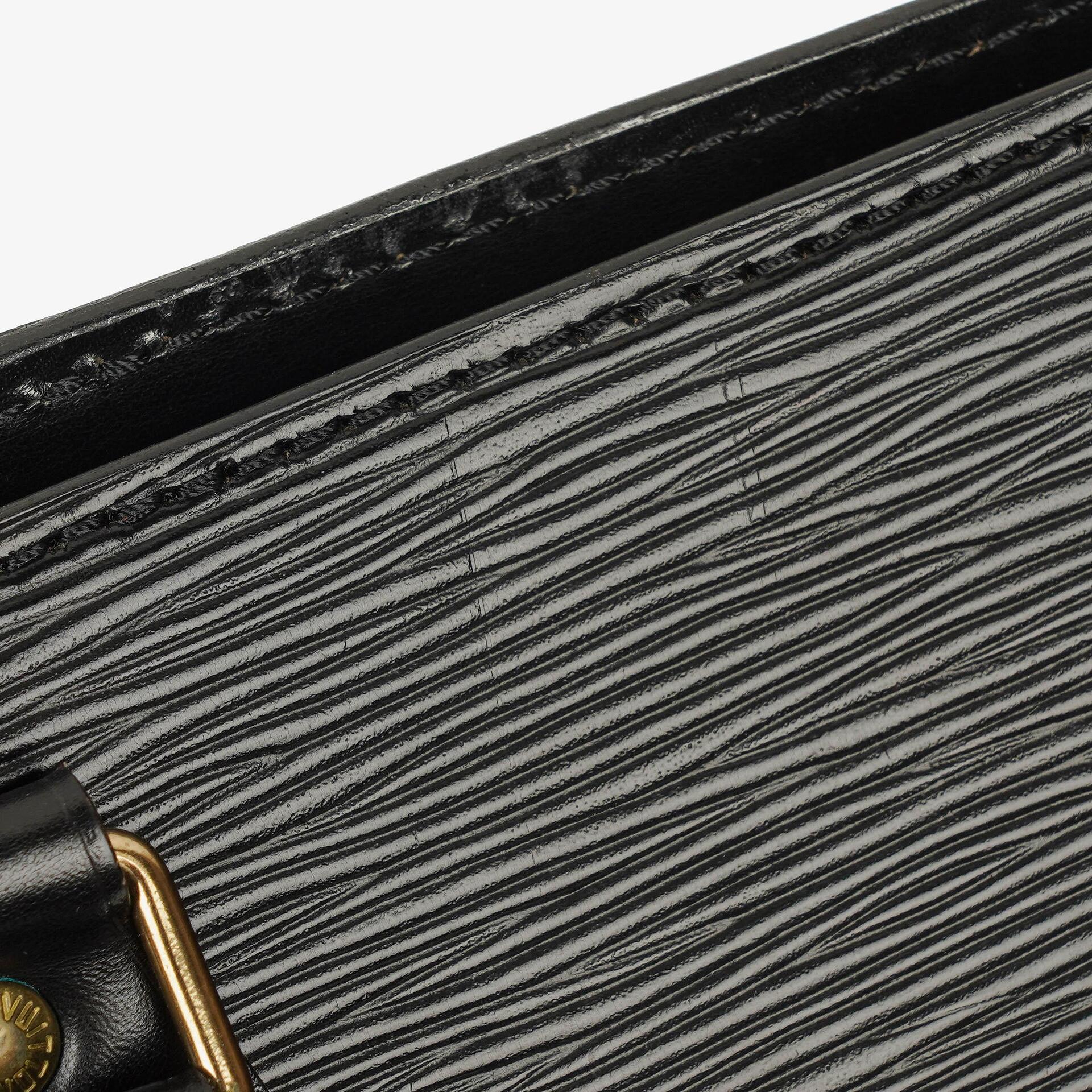 Louis Vuitton Triangle Handtasche aus schwarzem Epi-Leder