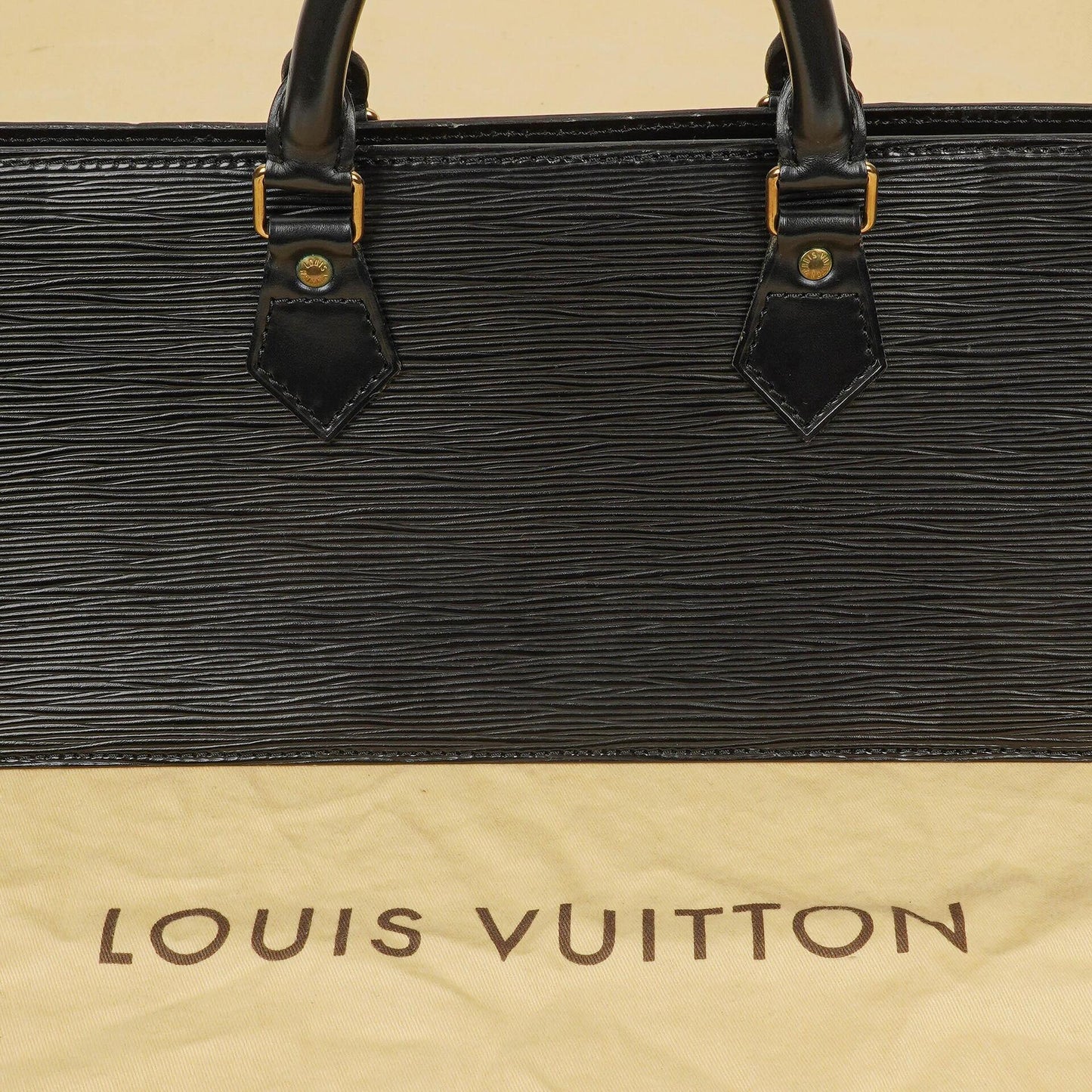 Louis Vuitton Triangle Handtasche aus schwarzem Epi-Leder