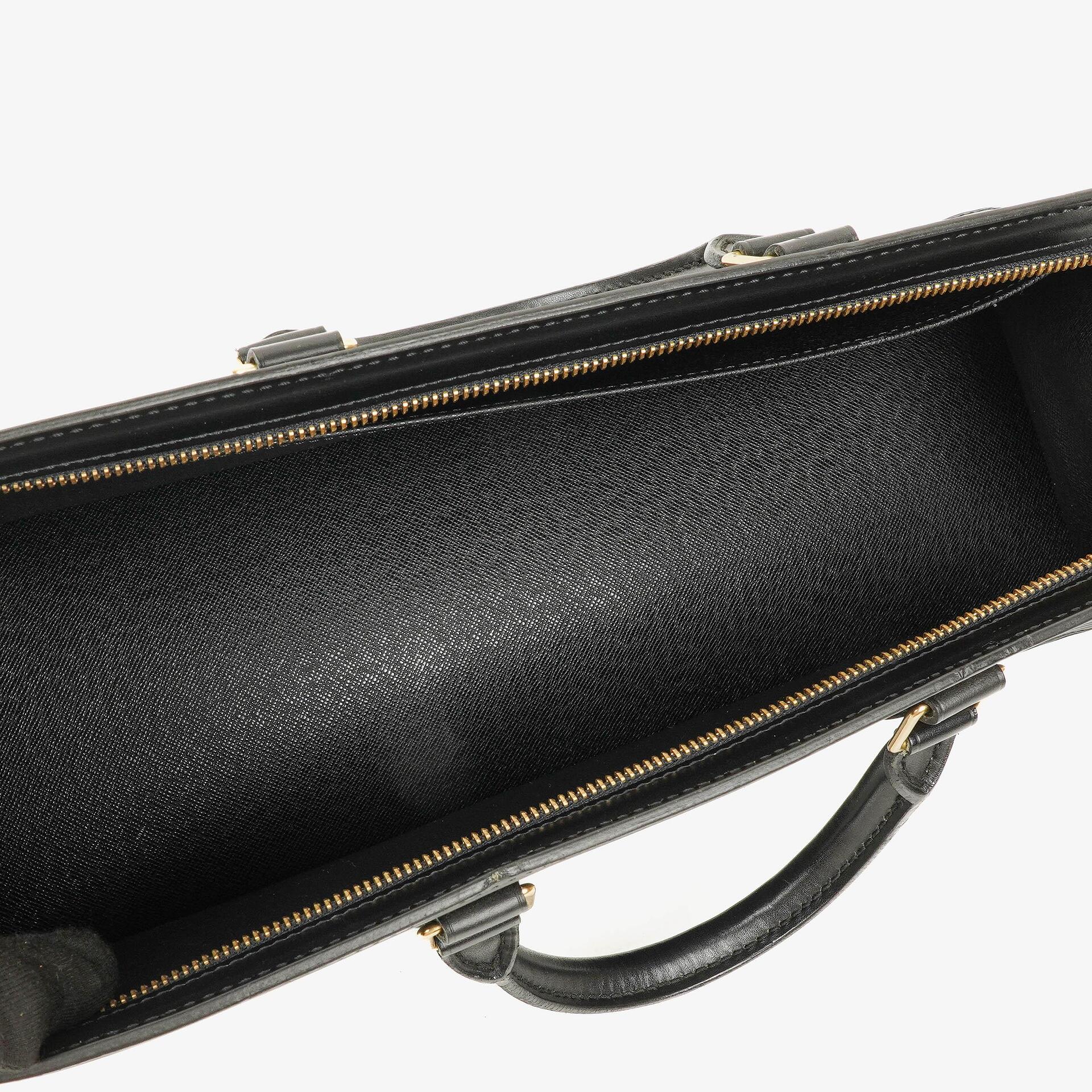 Louis Vuitton Triangle Handtasche aus schwarzem Epi-Leder