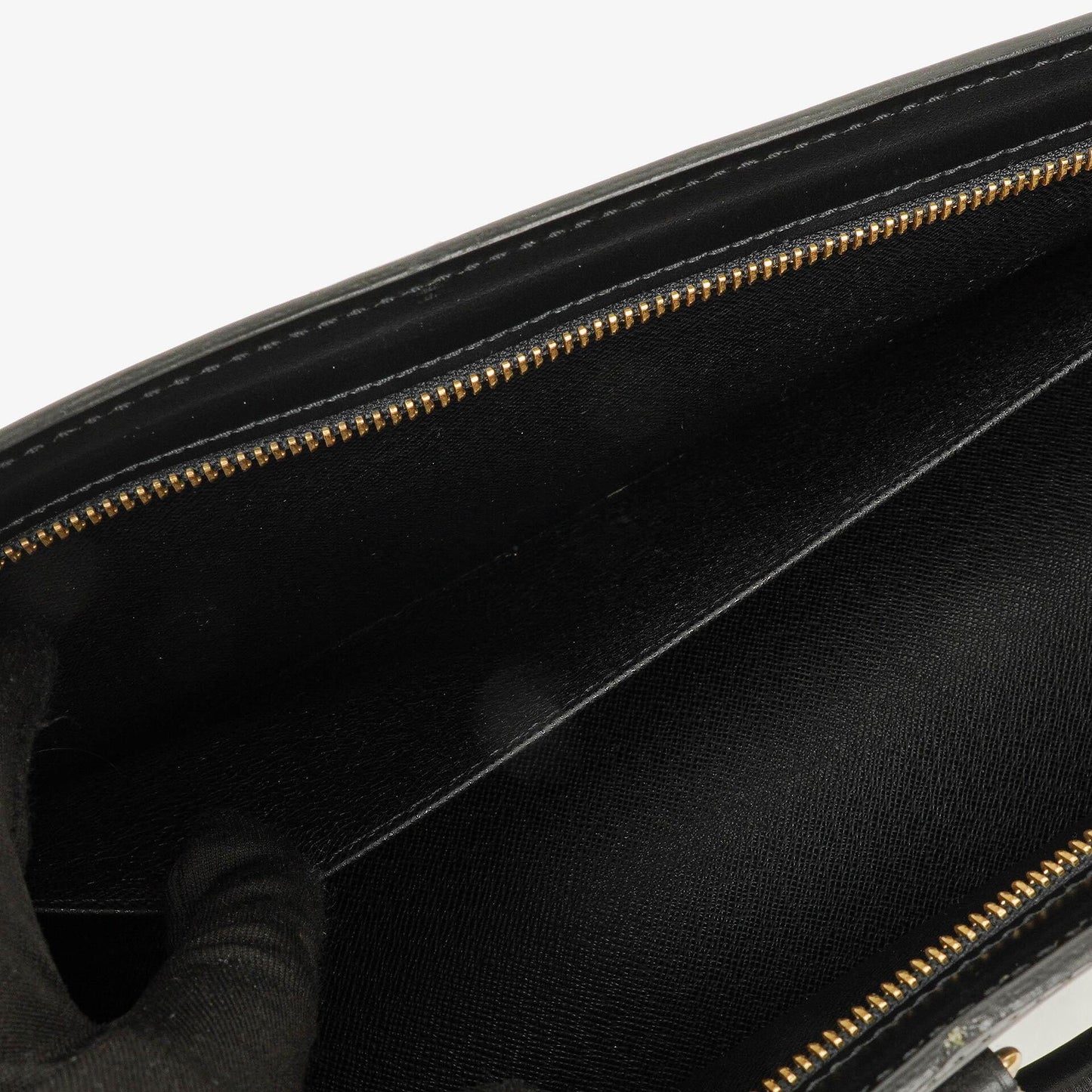 Louis Vuitton Triangle Handtasche aus schwarzem Epi-Leder