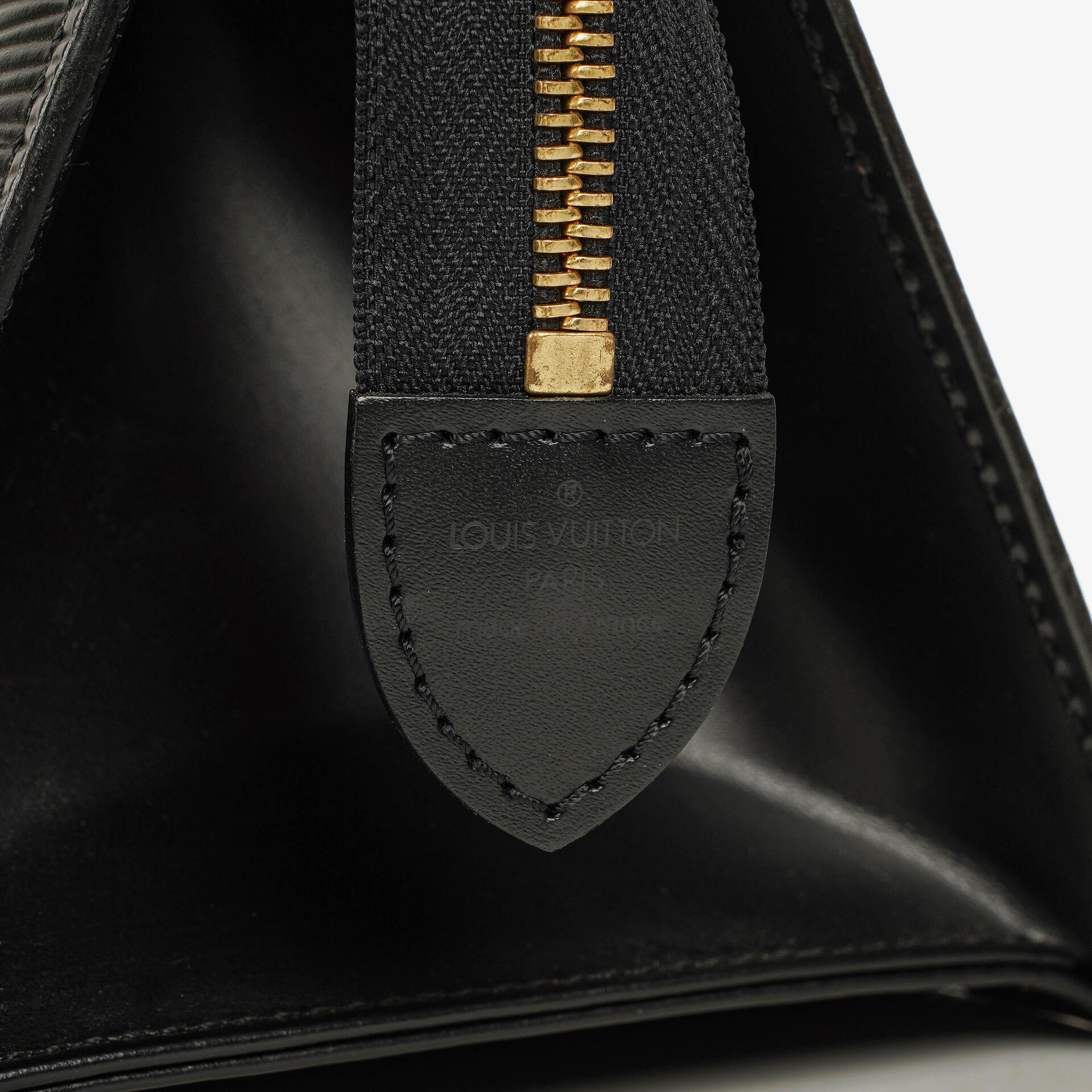 Louis Vuitton Triangle Handtasche aus schwarzem Epi-Leder