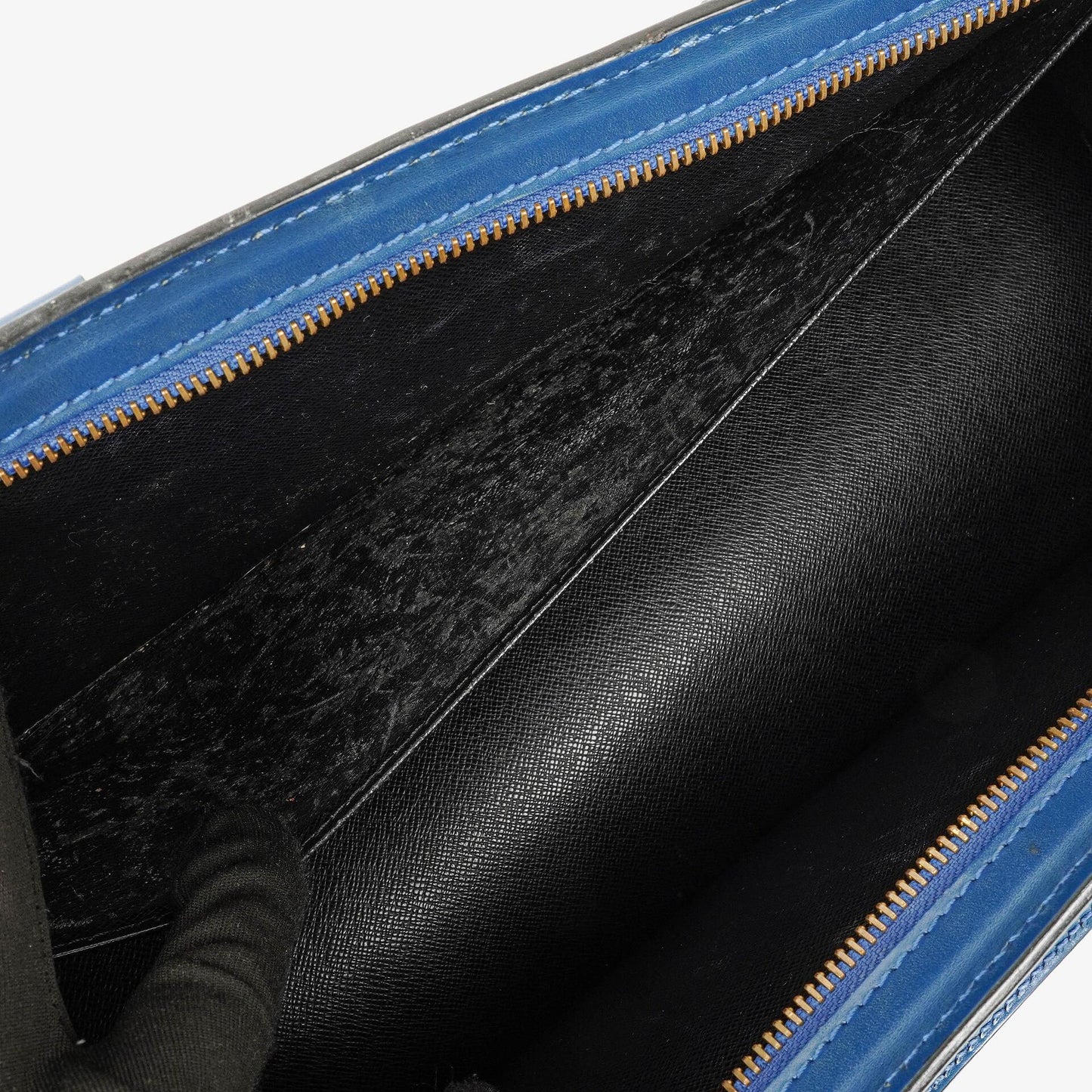 Louis Vuitton Triangle Handtasche aus blauem Epi Leder