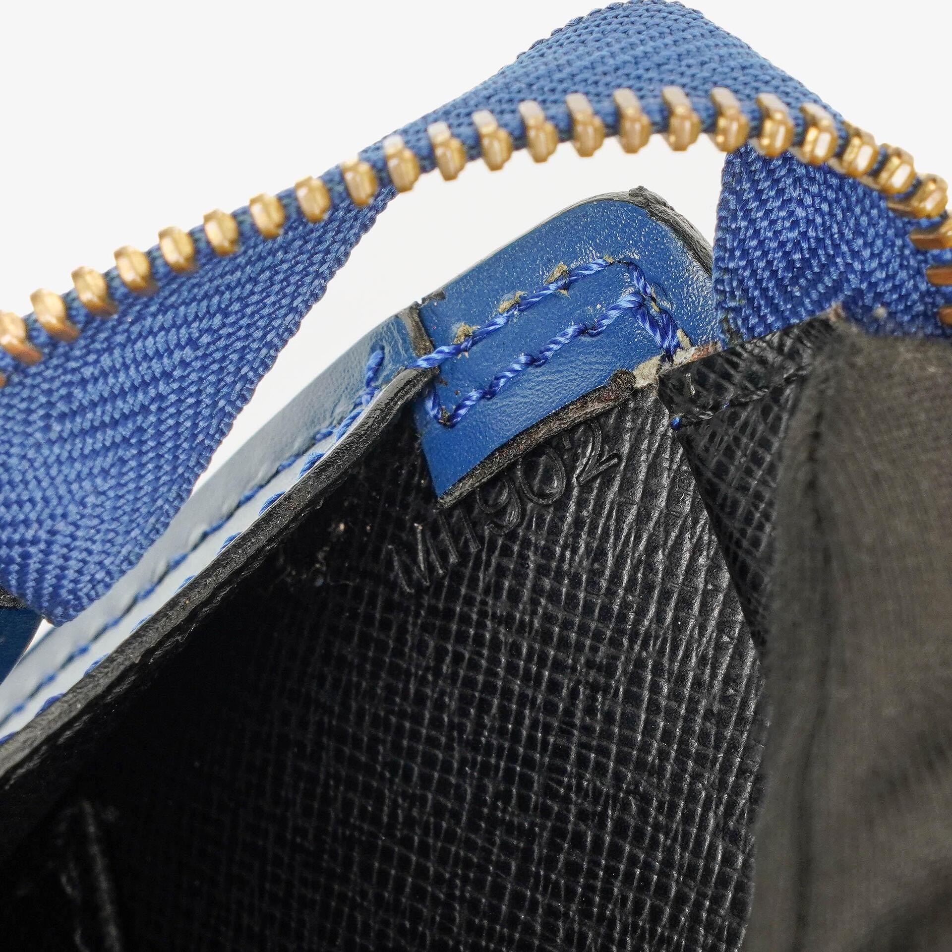 Louis Vuitton Triangle Handtasche aus blauem Epi Leder