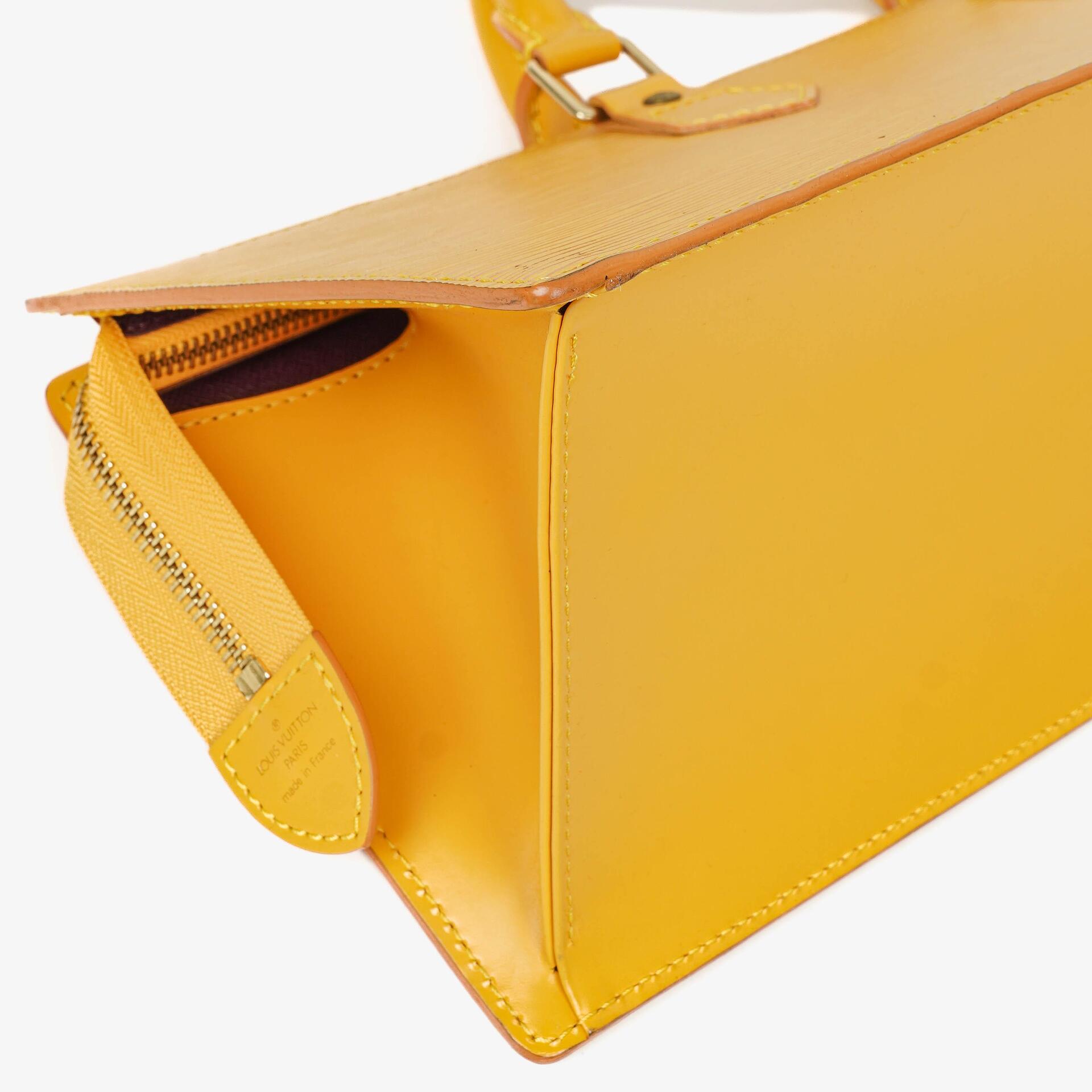 Louis Vuitton Triangle Handtasche aus gelbem Epi-Leder