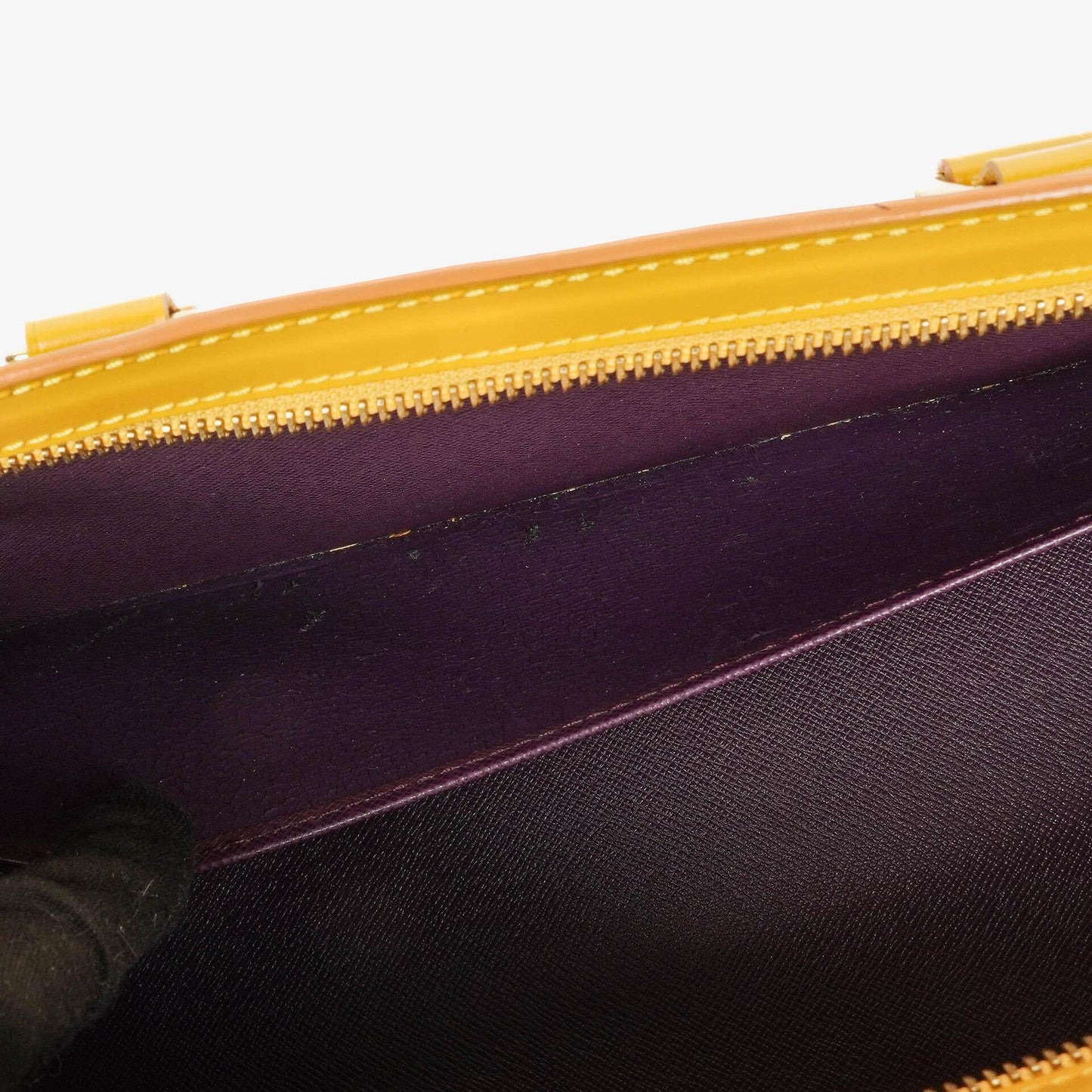 Louis Vuitton Triangle Handtasche aus gelbem Epi-Leder