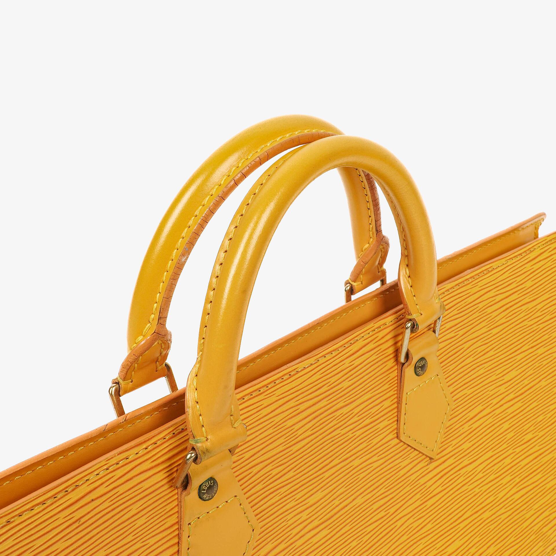 Louis Vuitton Triangle Handtasche aus gelbem Epi-Leder
