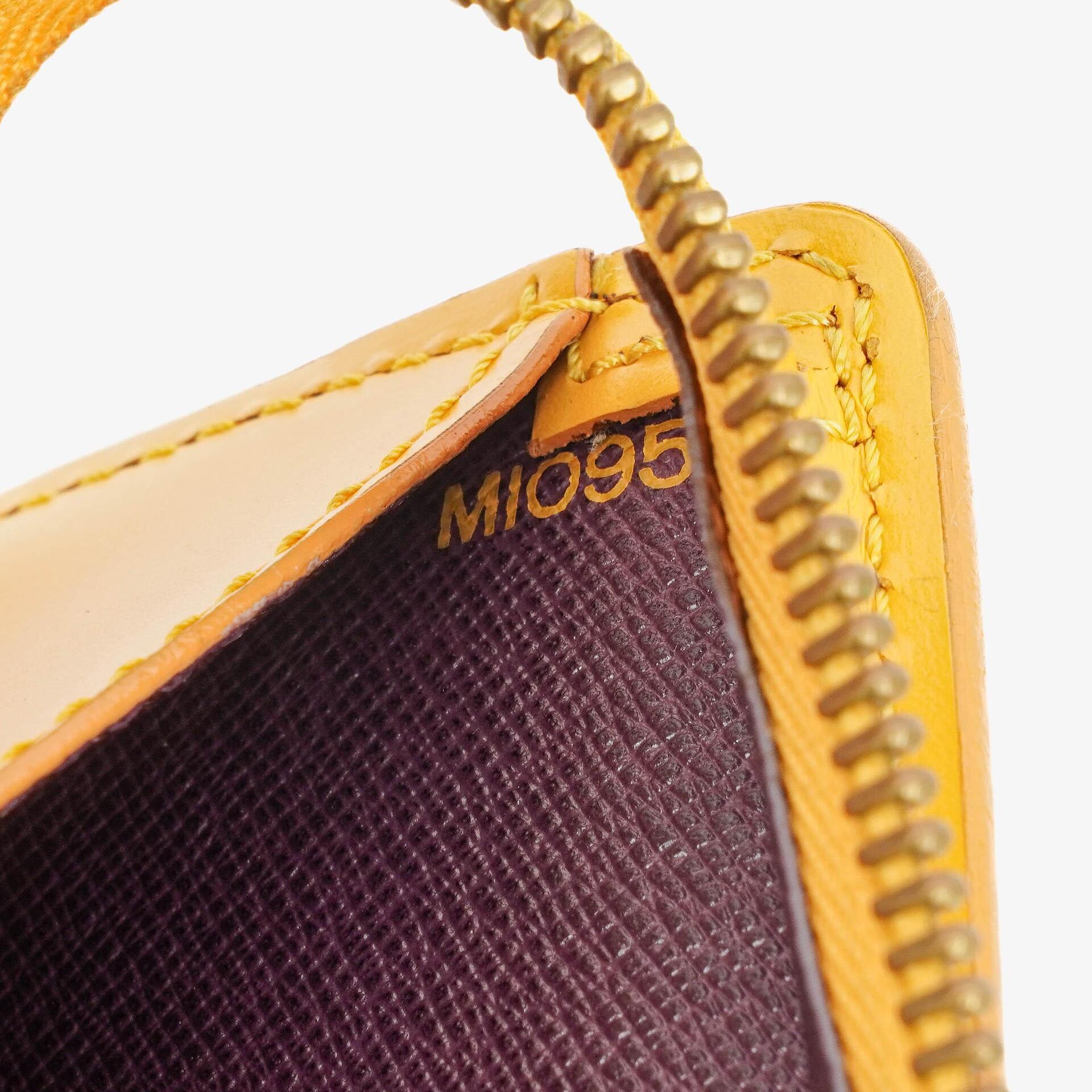 Louis Vuitton Triangle Handtasche aus gelbem Epi-Leder