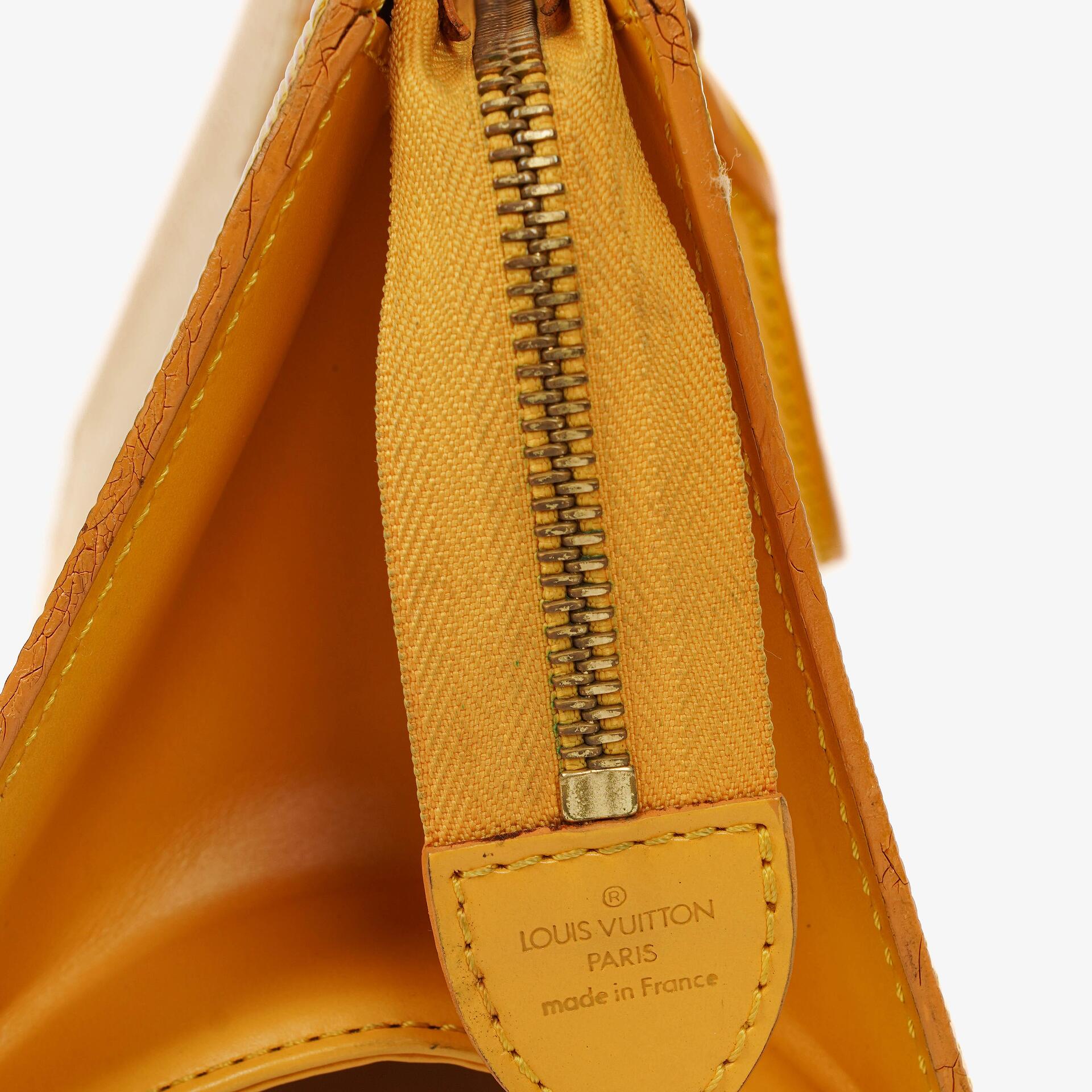 Louis Vuitton Triangle Handtasche aus gelbem Epi-Leder