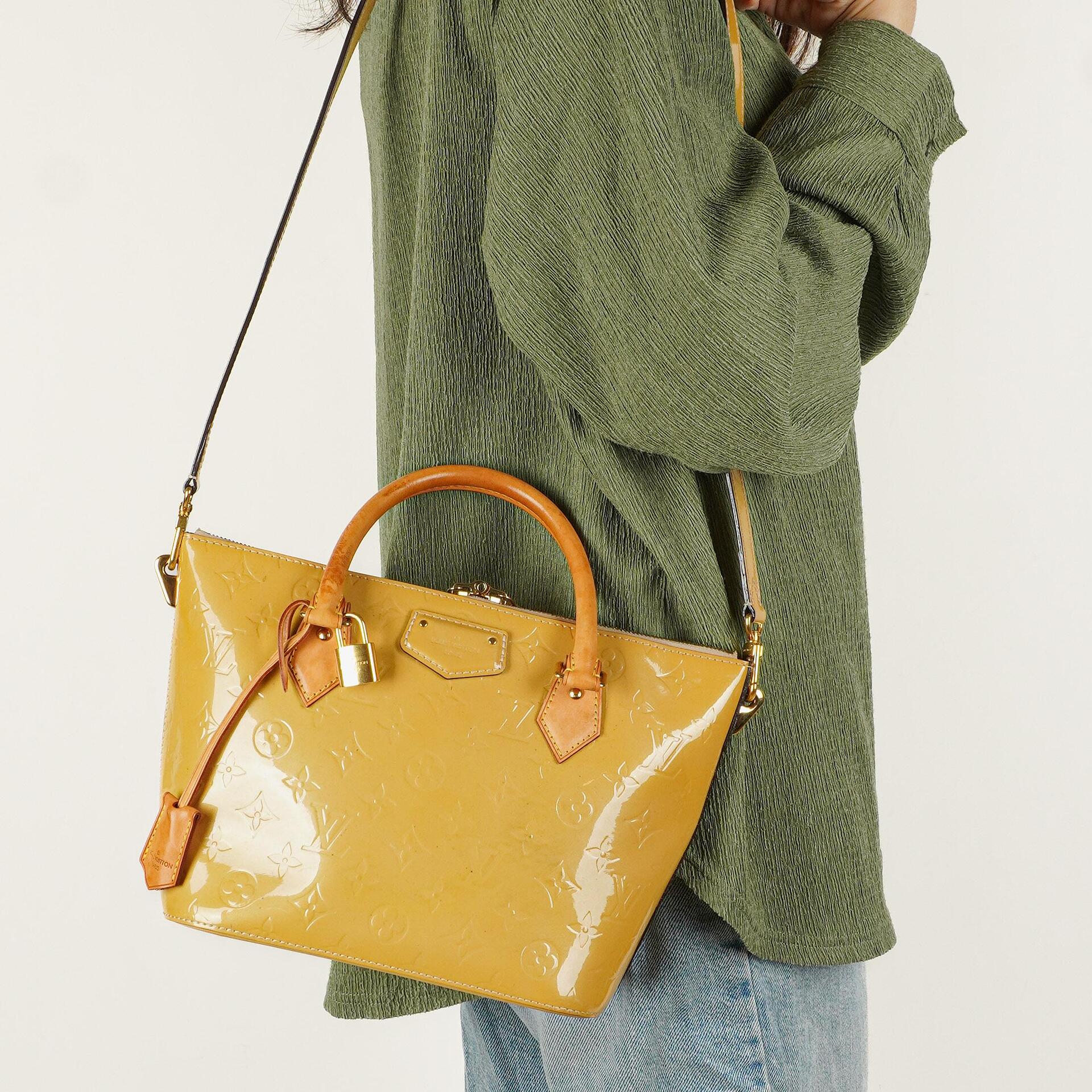 Louis Vuitton Montebello PM Handtasche aus Vernis