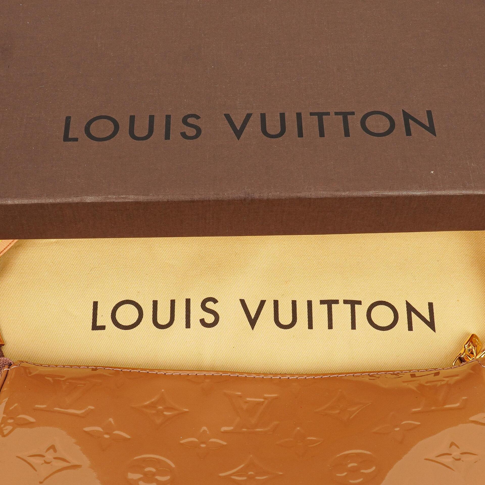 Louis Vuitton Vernis Pochette Accessoires NM in Rose Velours