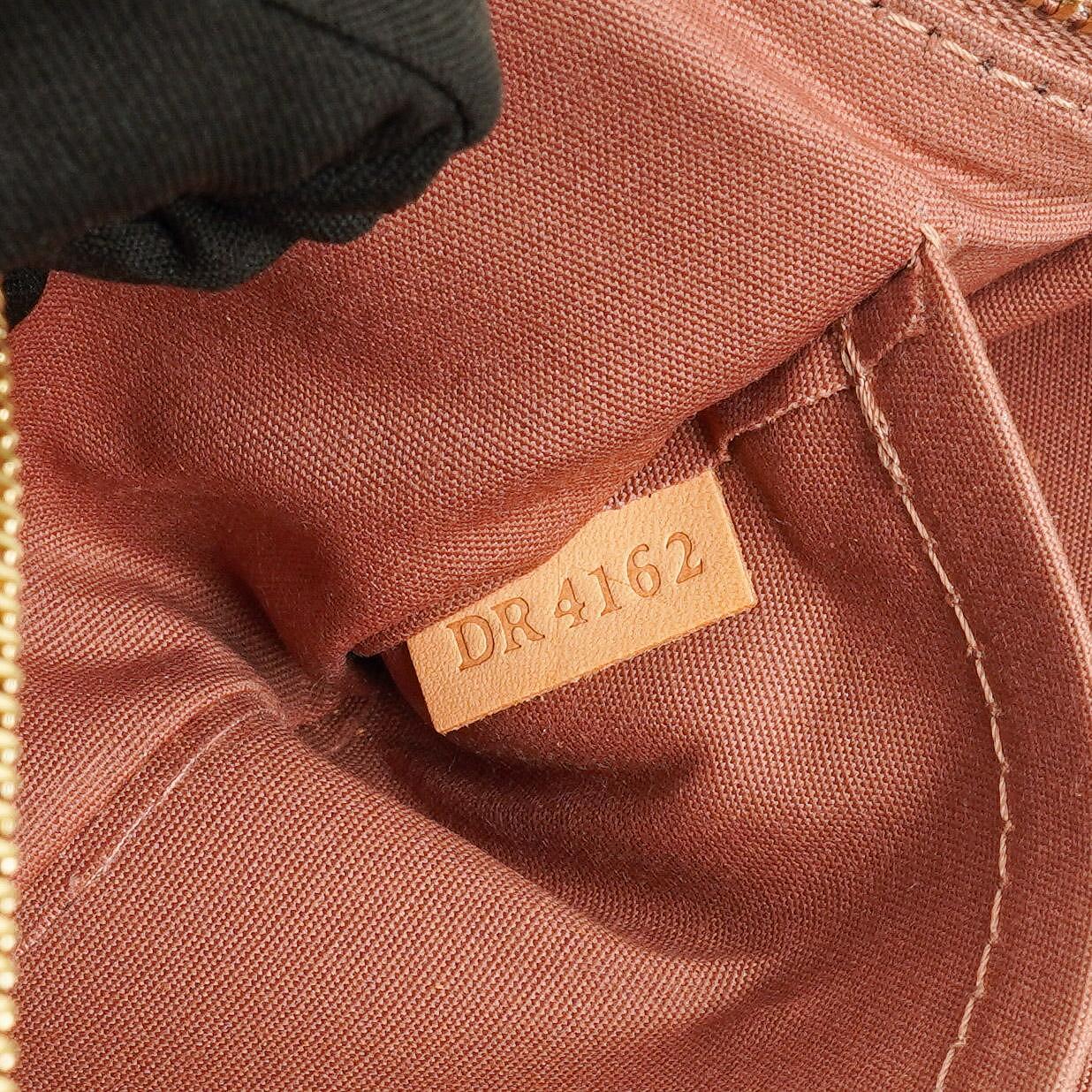 Louis Vuitton Vernis Pochette Accessoires NM in Rose Velours