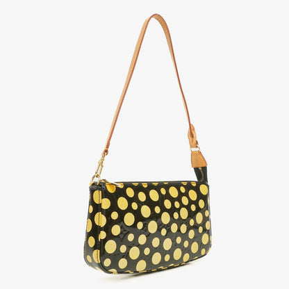 Louis Vuitton Yayoi Kusama Infinity Dots Pochette Accessoires aus schwarz-gelbem Vernis